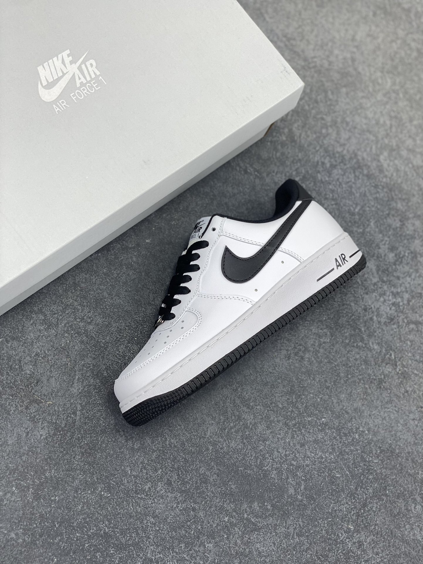 图片[7]-福利特价 Air Force 1 Nike Low 二代白黑 原楦头原纸板 打造纯正空军版型 专注外贸渠道 全掌内置蜂窝气垫 #原盒配件 原厂中底钢印、拉帮完美 货号：DH7561-102 尺码：36 36.5 37.5 38 38.5 39 40 40.5 41 42 42.5 43 44 44.5 45-选品中心