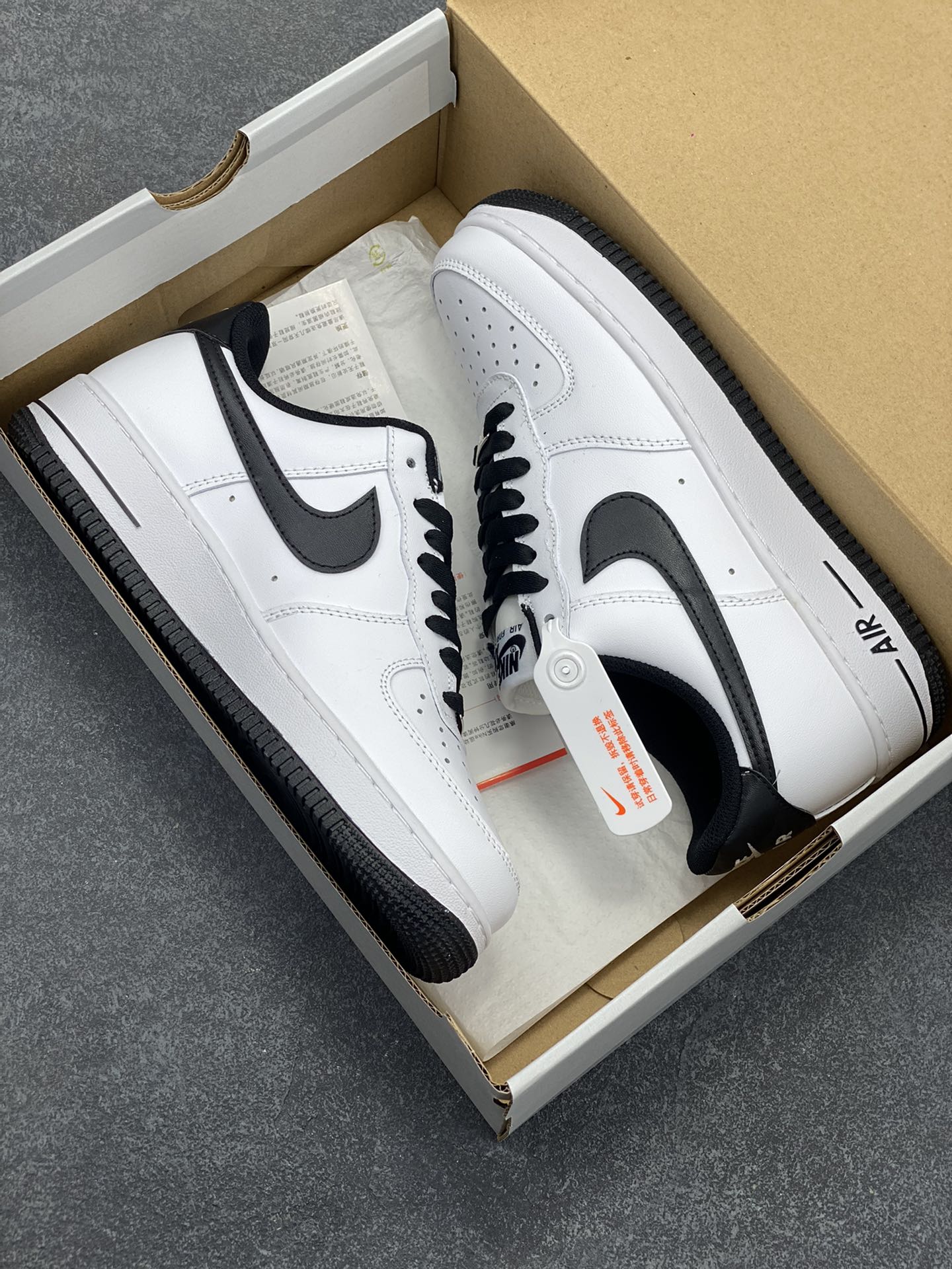 图片[9]-福利特价 Air Force 1 Nike Low 二代白黑 原楦头原纸板 打造纯正空军版型 专注外贸渠道 全掌内置蜂窝气垫 #原盒配件 原厂中底钢印、拉帮完美 货号：DH7561-102 尺码：36 36.5 37.5 38 38.5 39 40 40.5 41 42 42.5 43 44 44.5 45-选品中心