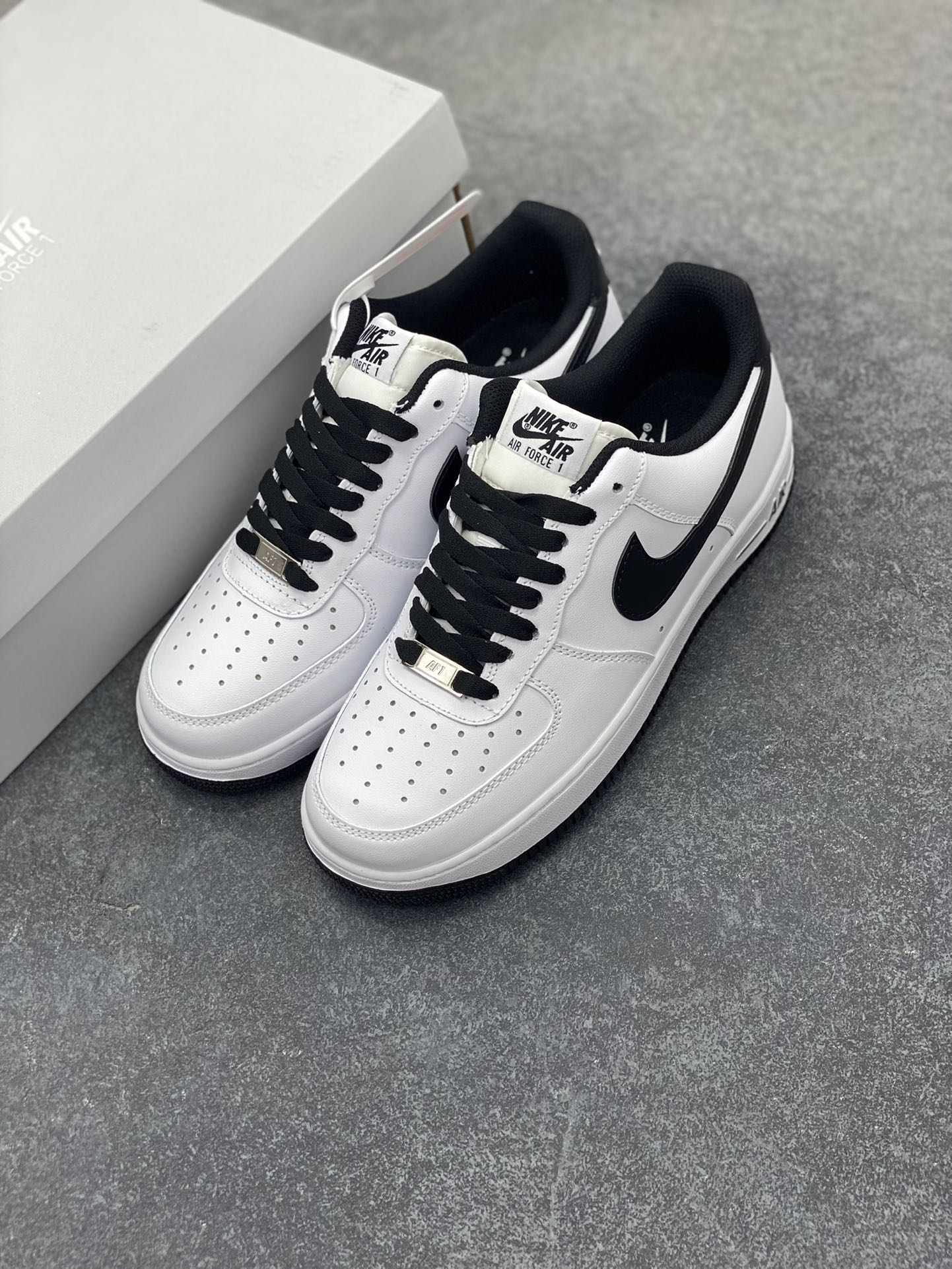 图片[8]-福利特价 Air Force 1 Nike Low 二代白黑 原楦头原纸板 打造纯正空军版型 专注外贸渠道 全掌内置蜂窝气垫 #原盒配件 原厂中底钢印、拉帮完美 货号：DH7561-102 尺码：36 36.5 37.5 38 38.5 39 40 40.5 41 42 42.5 43 44 44.5 45-选品中心