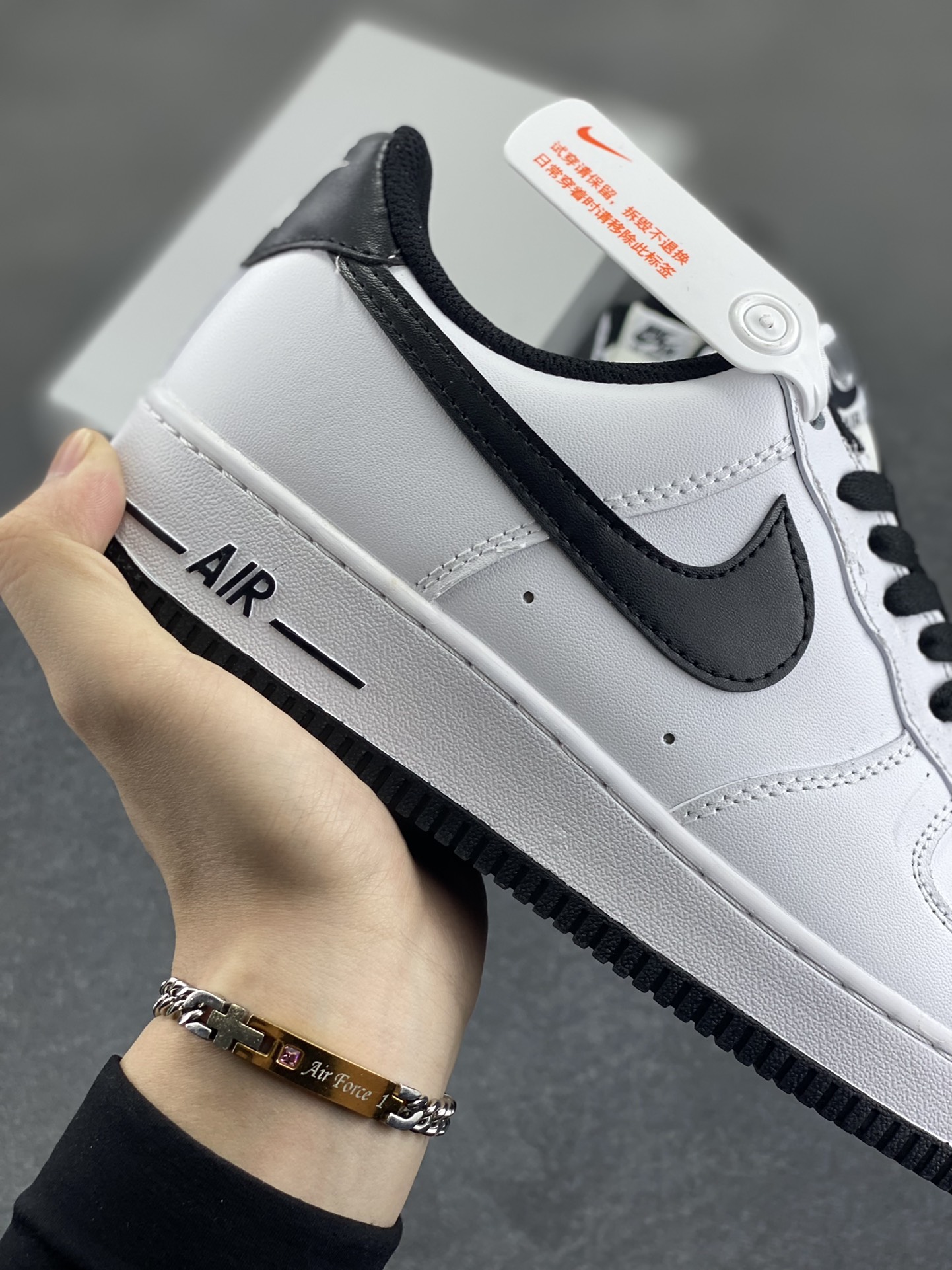 图片[6]-福利特价 Air Force 1 Nike Low 二代白黑 原楦头原纸板 打造纯正空军版型 专注外贸渠道 全掌内置蜂窝气垫 #原盒配件 原厂中底钢印、拉帮完美 货号：DH7561-102 尺码：36 36.5 37.5 38 38.5 39 40 40.5 41 42 42.5 43 44 44.5 45-选品中心