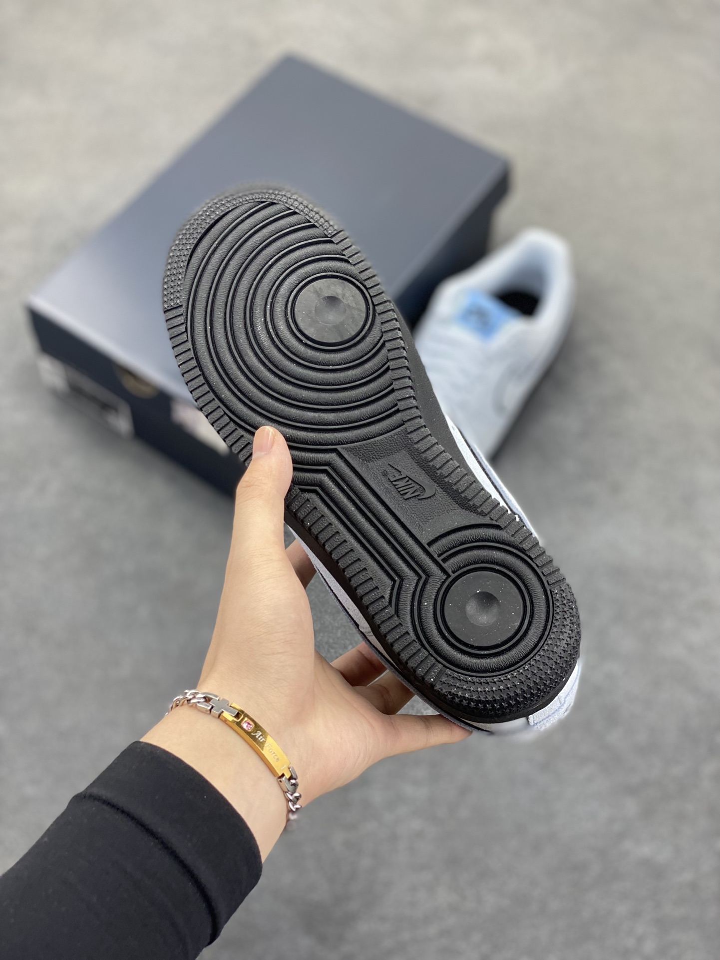 图片[5]-Nike Air Force 1 Low 军械蓝 空军一号低帮运动休闲板鞋 原楦头原纸板 打造纯正空军版型#专注外贸渠道 全掌内置蜂窝气垫 #原盒配件 原厂中底钢印、拉帮完美 货号：HQ1966-400 尺码：36 36.5 37.5 38 38.5 39 40 40.5 41 42 42.5 43 44 44.5 45-选品中心