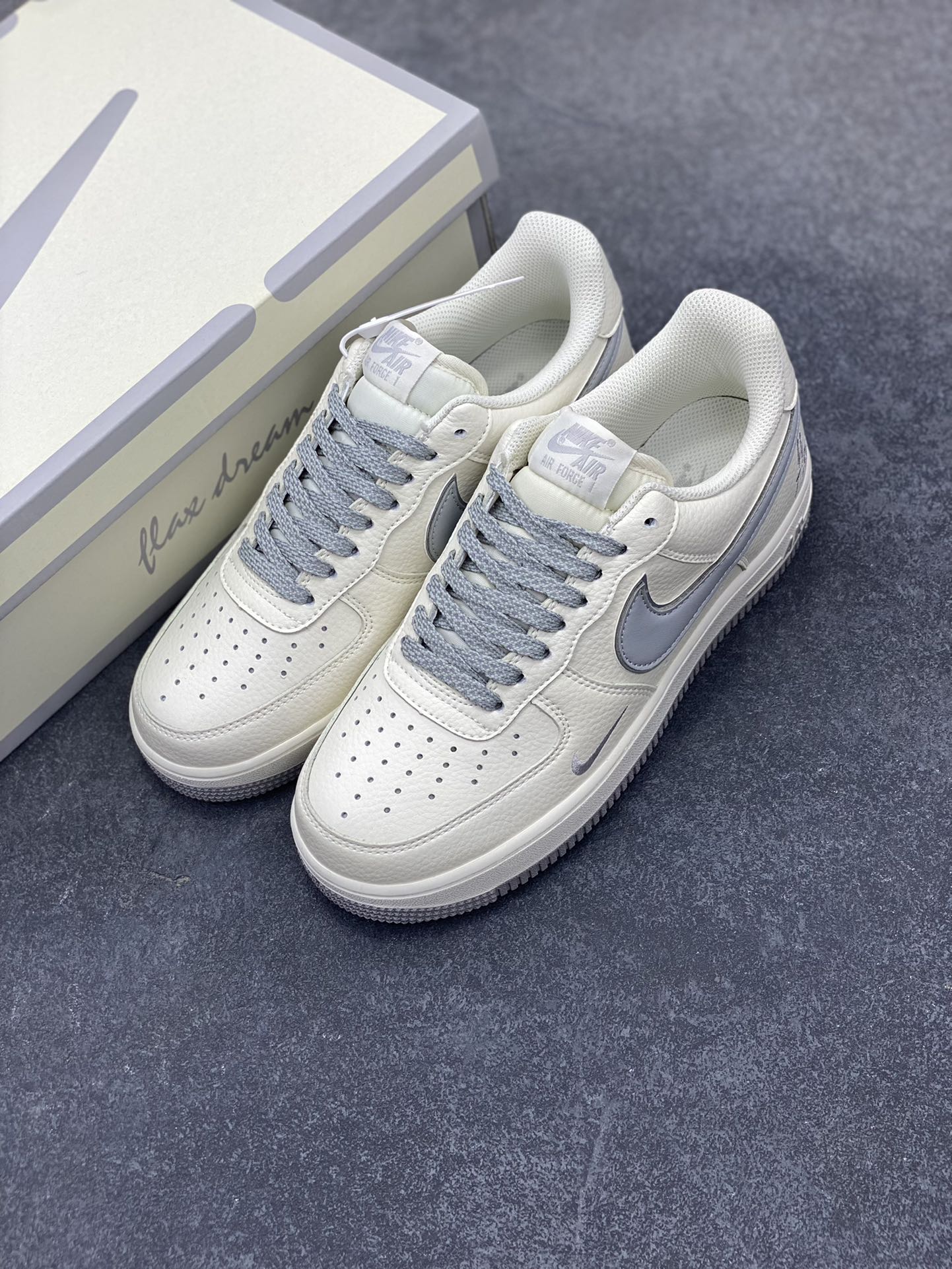 图片[8]-小红书爆款 官方定制  Nike Air Force 1 Low \’07 “ dream”白灰小勾低帮空军一号休闲板鞋 定制皮料 专属鞋盒 原楦原纸板 纯正空军版型 高清洁度 内置全掌气垫 货号： DR2024-106 尺码：36 36.5 37.5 38 38.5 39 40 40.5 41 42 42.5 43 44 44.5 45-选品中心