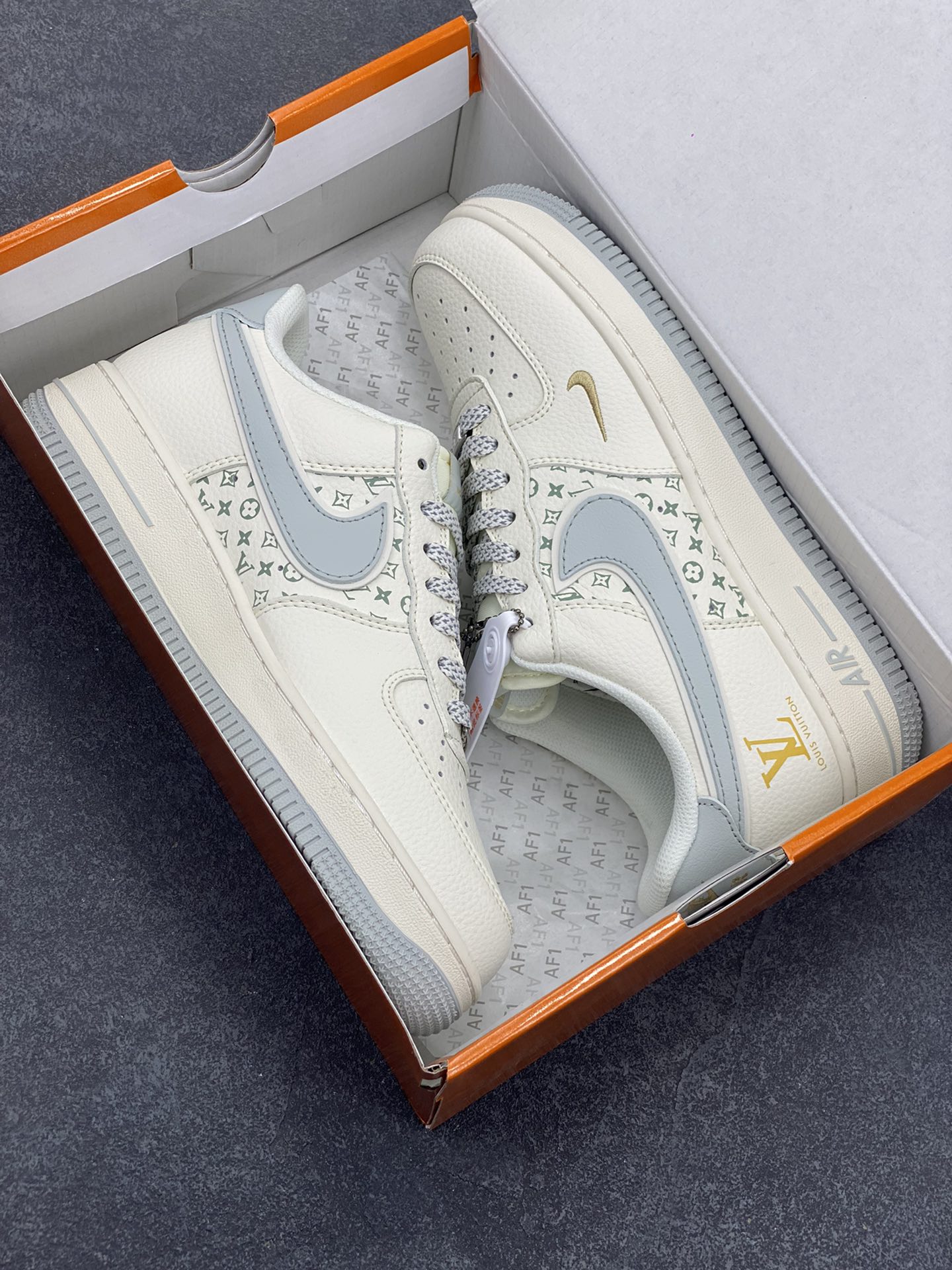 图片[9]-NIke Air Force 1 \’07 Low “LV联名——印花小金勾”空军一号 低帮 运动鞋 休闲鞋 折边针车 工艺难度大 原楦头原纸板 原装鞋盒 定制五金配件 内置全掌气垫 原厂鞋底 货号：XX3168-159 尺码：36 36.5 37.5 38 38.5 39 40 40.5 41 42 42.5 43 44 44.5 45-选品中心