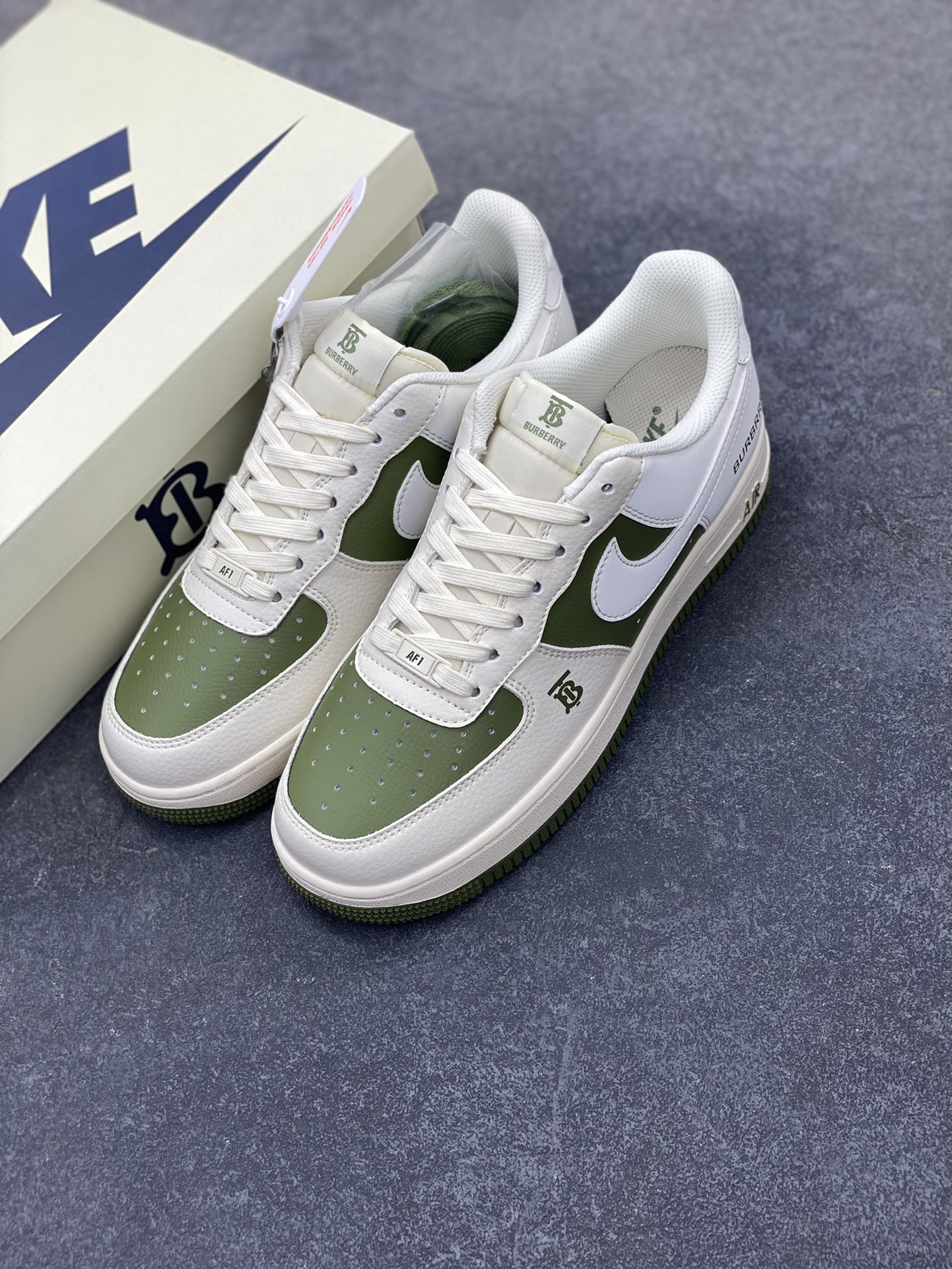 图片[8]-NIke Air Force 1 \’07 Low “巴宝莉联名–米白艾青”空军一号 低帮 运动鞋 休闲鞋 折边针车 工艺难度大 原楦头原纸板 原装鞋盒 定制五金配件 内置全掌气垫 原厂鞋底 货号：BB8588-221 尺码：36 36.5 37.5 38 38.5 39 40 40.5 41 42 42.5 43 44 44.5 45-选品中心