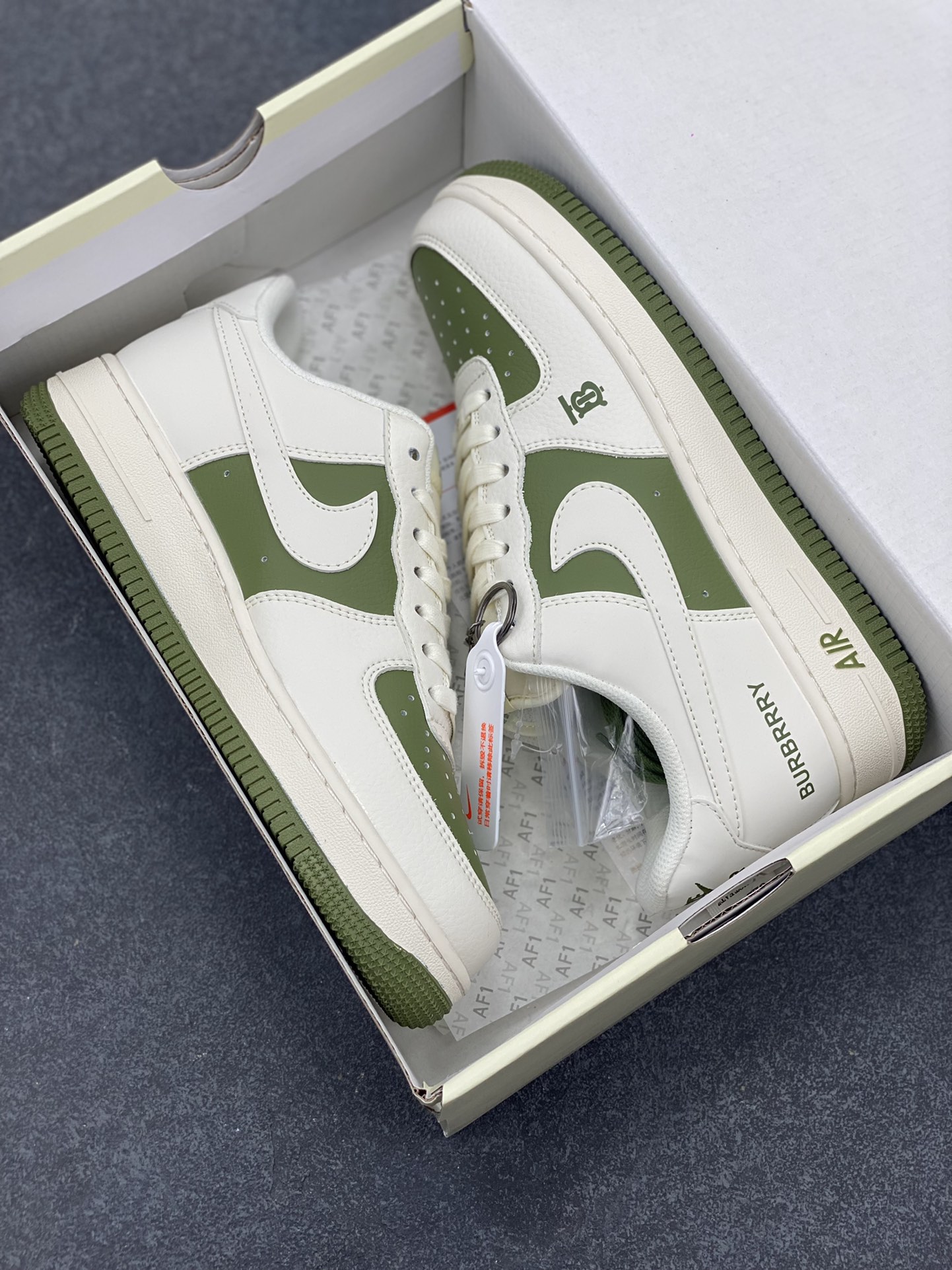 图片[9]-NIke Air Force 1 \’07 Low “巴宝莉联名–米白艾青”空军一号 低帮 运动鞋 休闲鞋 折边针车 工艺难度大 原楦头原纸板 原装鞋盒 定制五金配件 内置全掌气垫 原厂鞋底 货号：BB8588-221 尺码：36 36.5 37.5 38 38.5 39 40 40.5 41 42 42.5 43 44 44.5 45-选品中心