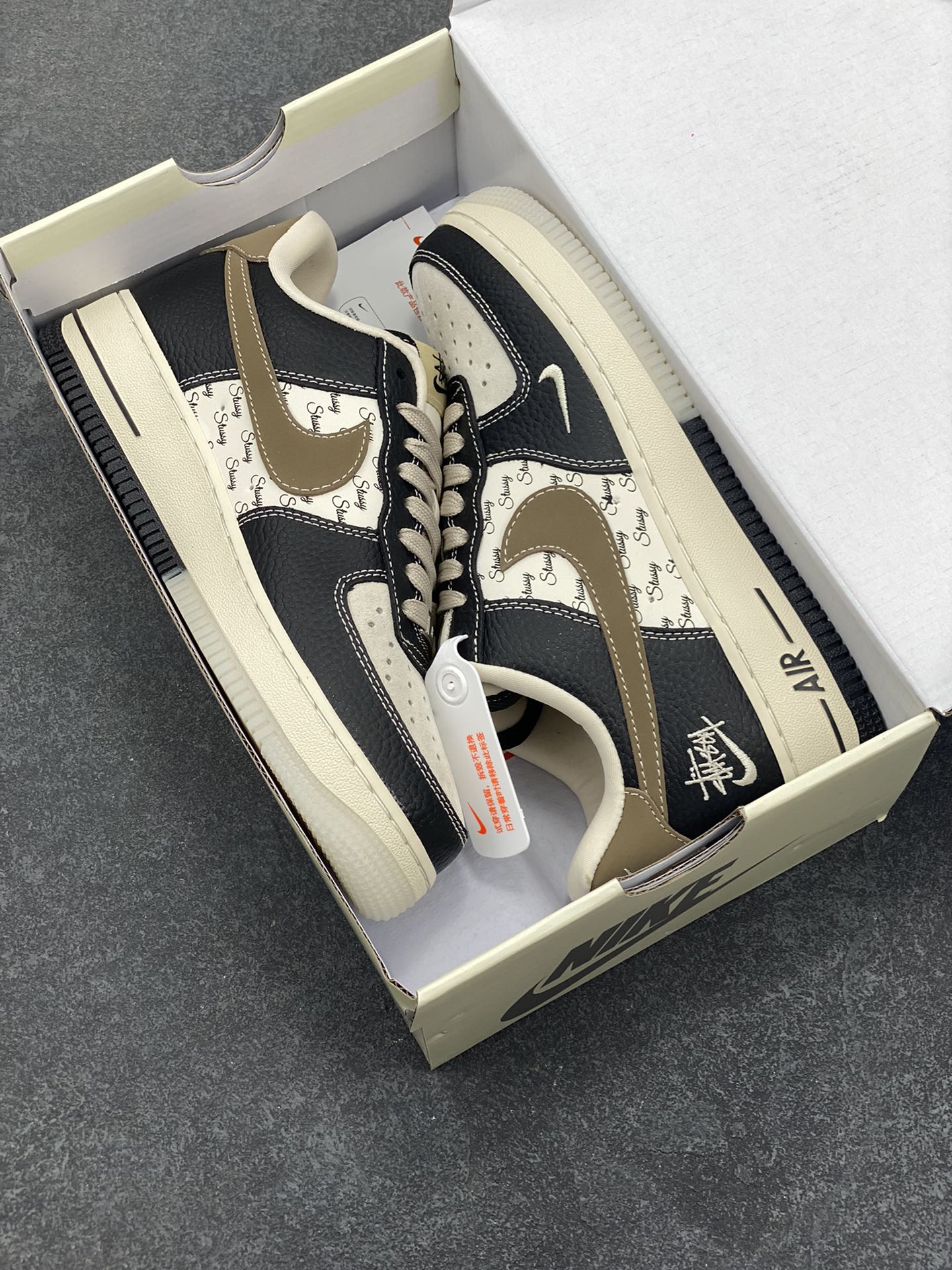 图片[9]-NIke Air Force 1 \’07 Low “斯图西联名–黑荔纹双拼底”空军一号 低帮 运动鞋 休闲鞋 折边针车 工艺难度大 原楦头原纸板 原装鞋盒 定制五金配件 内置全掌气垫 原厂鞋底 货号：CH6336-519 尺码：36 36.5 37.5 38 38.5 39 40 40.5 41 42 42.5 43 44 44.5 45-选品中心