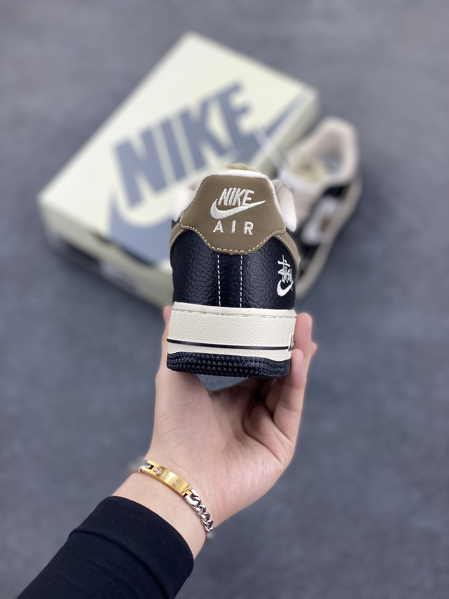 图片[4]-NIke Air Force 1 \’07 Low “斯图西联名–黑荔纹双拼底”空军一号 低帮 运动鞋 休闲鞋 折边针车 工艺难度大 原楦头原纸板 原装鞋盒 定制五金配件 内置全掌气垫 原厂鞋底 货号：CH6336-519 尺码：36 36.5 37.5 38 38.5 39 40 40.5 41 42 42.5 43 44 44.5 45-选品中心