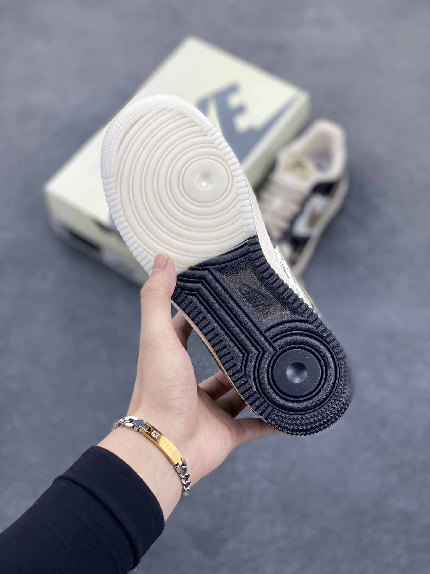 图片[5]-NIke Air Force 1 \’07 Low “斯图西联名–黑荔纹双拼底”空军一号 低帮 运动鞋 休闲鞋 折边针车 工艺难度大 原楦头原纸板 原装鞋盒 定制五金配件 内置全掌气垫 原厂鞋底 货号：CH6336-519 尺码：36 36.5 37.5 38 38.5 39 40 40.5 41 42 42.5 43 44 44.5 45-选品中心