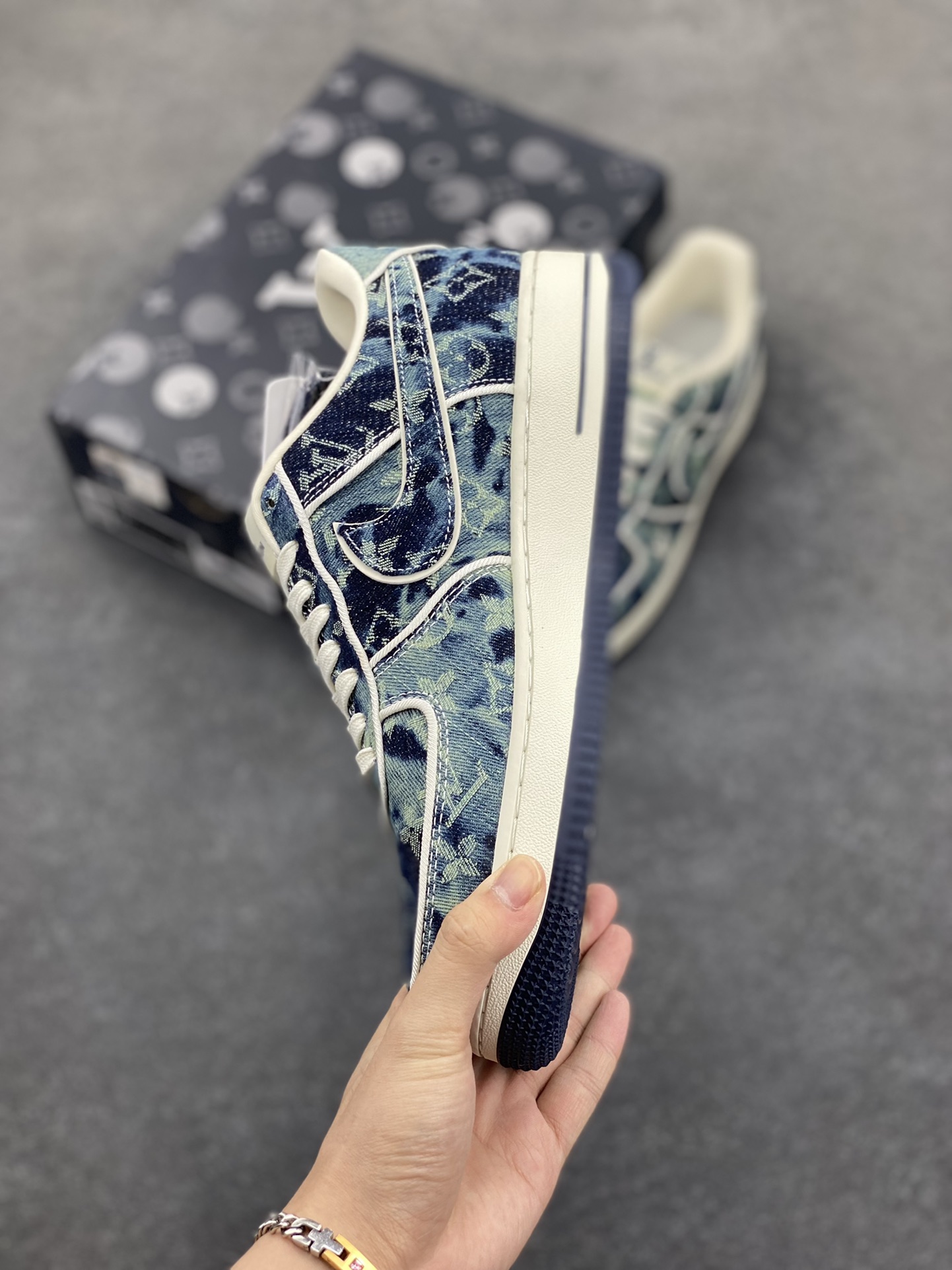 图片[3]-Nike Air Force 1 Low 07 x Louis Vuitton 牛仔布 原楦头原纸板 打造纯正低帮空军版型专注外贸渠道 全掌内置蜂窝气垫 原盒配件 原厂中底钢印、拉帮完美 货号：SC9207-533 尺码：36 36.5 37.5 38 38.5 39 40 40.5 41 42 42.5 43 44 44.5 45-选品中心