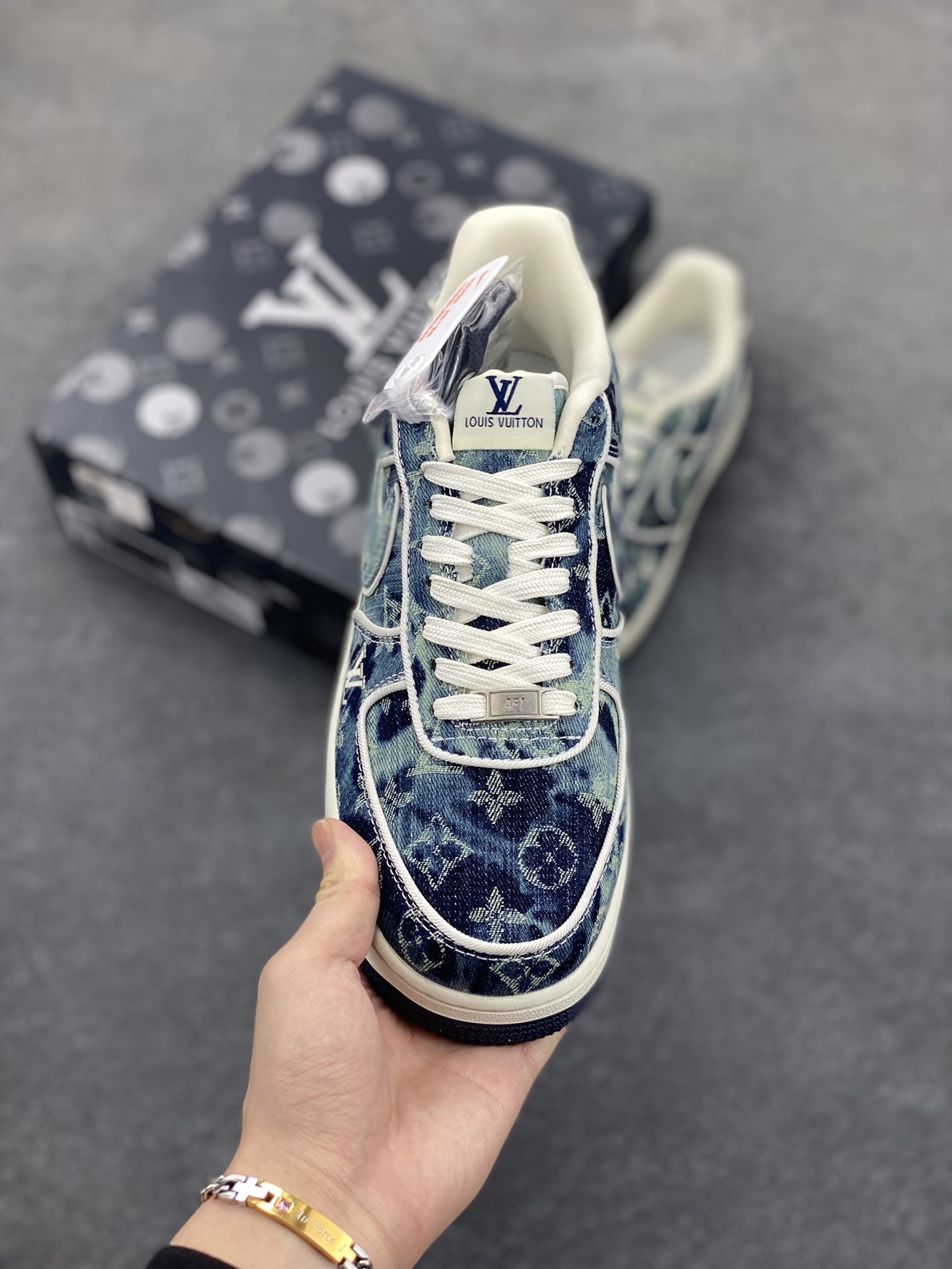 图片[2]-Nike Air Force 1 Low 07 x Louis Vuitton 牛仔布 原楦头原纸板 打造纯正低帮空军版型专注外贸渠道 全掌内置蜂窝气垫 原盒配件 原厂中底钢印、拉帮完美 货号：SC9207-533 尺码：36 36.5 37.5 38 38.5 39 40 40.5 41 42 42.5 43 44 44.5 45-选品中心