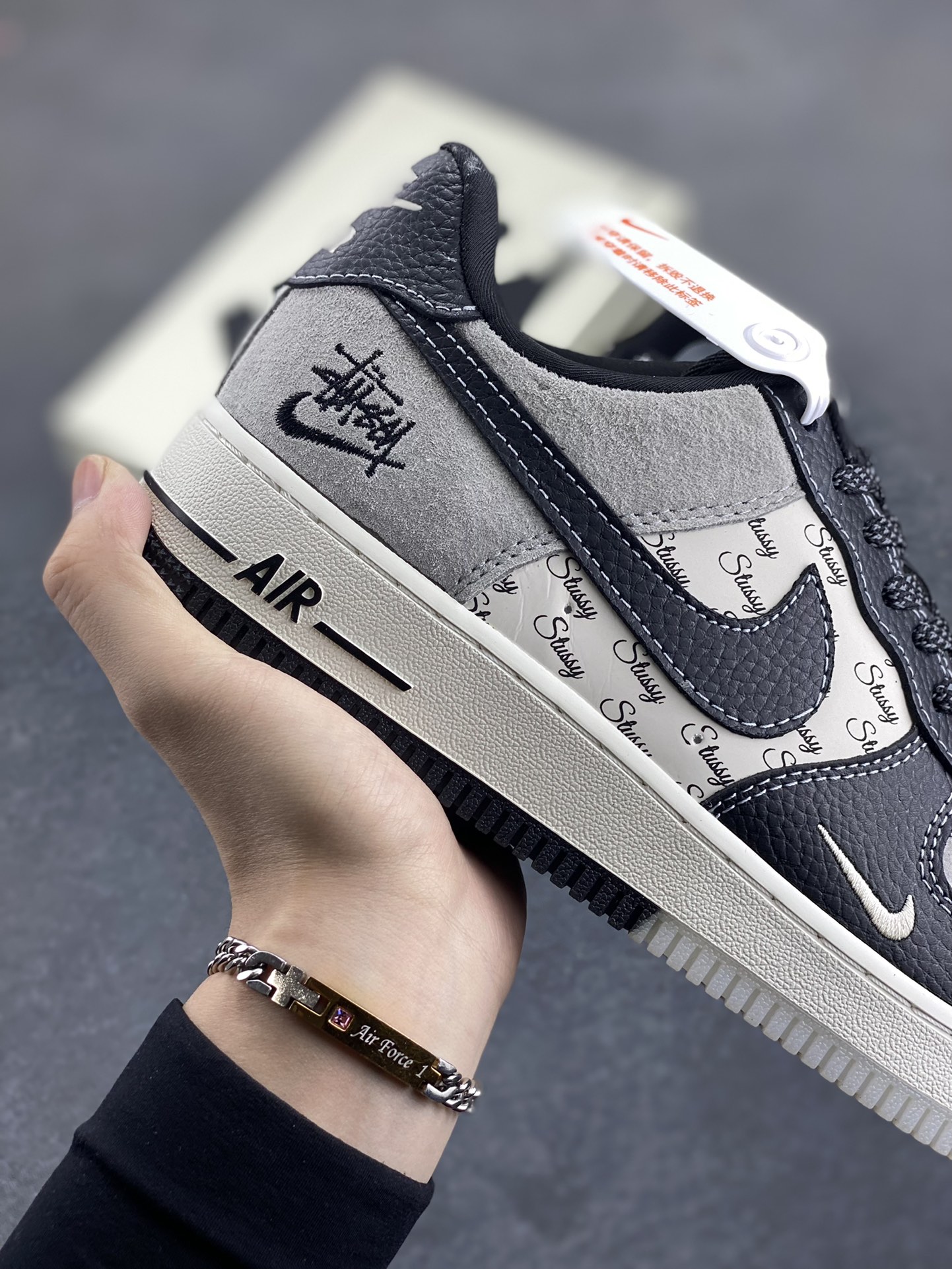 图片[6]-NIke Air Force 1 \’07 Low “斯图西联名——双拼黑荔纹”空军一号 低帮 运动鞋 休闲鞋 折边针车 工艺难度大 原楦头原纸板 原装鞋盒 定制五金配件 内置全掌气垫 原厂鞋底 货号：CH6336-518 尺码：36 36.5 37.5 38 38.5 39 40 40.5 41 42 42.5 43 44 44.5 45-选品中心