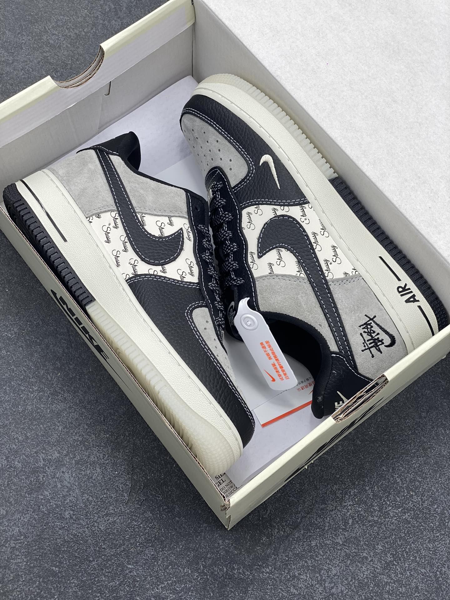 图片[9]-NIke Air Force 1 \’07 Low “斯图西联名——双拼黑荔纹”空军一号 低帮 运动鞋 休闲鞋 折边针车 工艺难度大 原楦头原纸板 原装鞋盒 定制五金配件 内置全掌气垫 原厂鞋底 货号：CH6336-518 尺码：36 36.5 37.5 38 38.5 39 40 40.5 41 42 42.5 43 44 44.5 45-选品中心