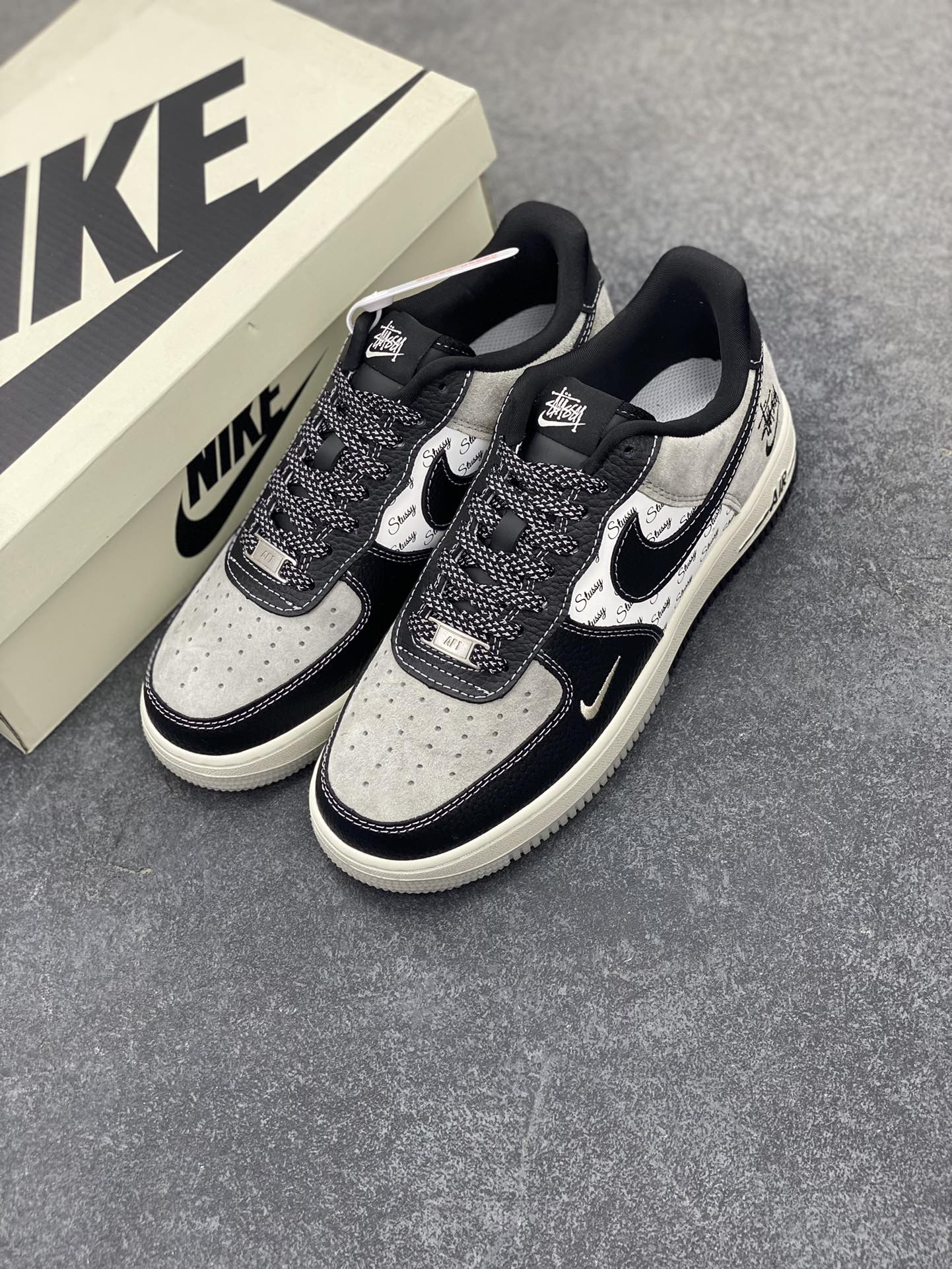 图片[8]-NIke Air Force 1 \’07 Low “斯图西联名——双拼黑荔纹”空军一号 低帮 运动鞋 休闲鞋 折边针车 工艺难度大 原楦头原纸板 原装鞋盒 定制五金配件 内置全掌气垫 原厂鞋底 货号：CH6336-518 尺码：36 36.5 37.5 38 38.5 39 40 40.5 41 42 42.5 43 44 44.5 45-选品中心