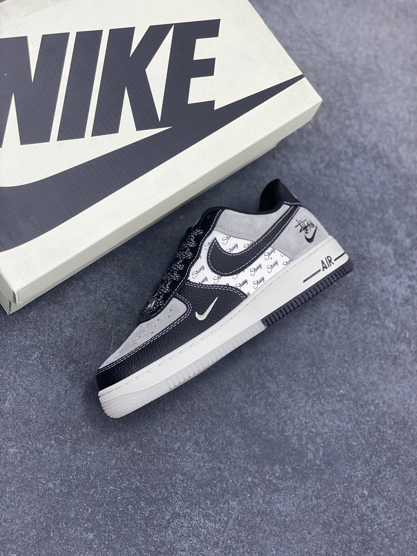 图片[7]-NIke Air Force 1 \’07 Low “斯图西联名——双拼黑荔纹”空军一号 低帮 运动鞋 休闲鞋 折边针车 工艺难度大 原楦头原纸板 原装鞋盒 定制五金配件 内置全掌气垫 原厂鞋底 货号：CH6336-518 尺码：36 36.5 37.5 38 38.5 39 40 40.5 41 42 42.5 43 44 44.5 45-选品中心
