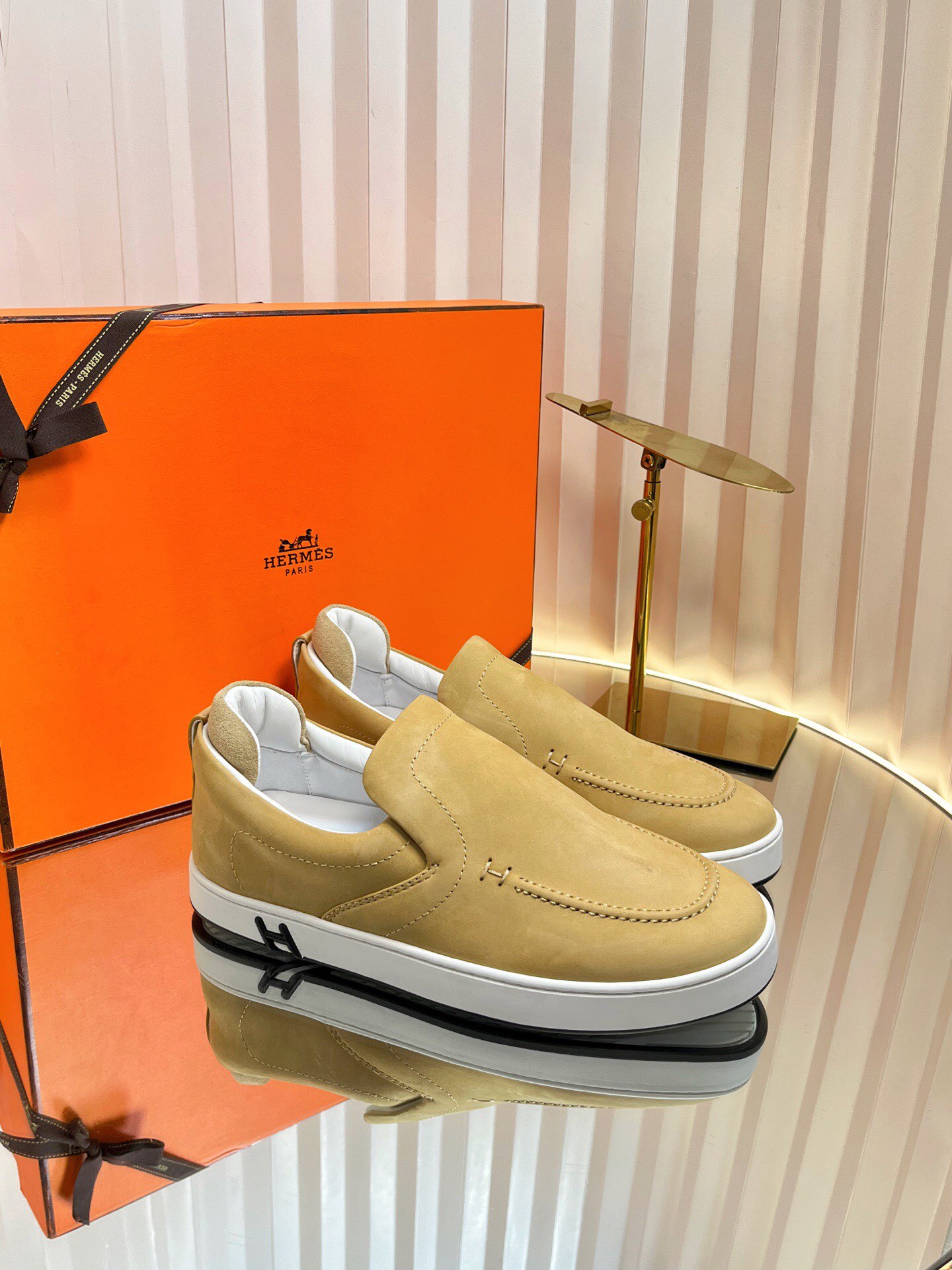 NO:386162,Women's style, men's style, 10 [Couple style] H home casual shoes, trendy and luxurious white shoes!  The lasted boots + British retro design, classic and beautiful!  The comic style of the small H connecting soles, simple and low-key# Fashion trend#casual versatile sneakers. Women's size 35-40 (41 custom made) Men's size 4044 (45, 46 custom made), casual shoes/sports shoes, boots, sneakers19860909女款 男款10【情侣款】H家休闲板鞋 潮款高奢小白鞋！经楦靴型+英伦复古设计,经典耐看！小H连接鞋底的漫画风,简约低调# 时尚潮流#休闲百搭运动鞋. 女码35-40（41定做） 男码4044（45、46定做）,休闲鞋/运动鞋,boots,sneakers,Women's Shoes