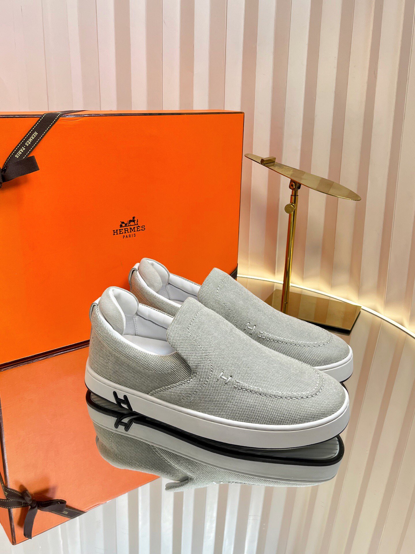 NO:386168,Women, men's 10 [Couple Model] H home casual shoes, trendy and luxurious white shoes!  The lasted boots + British retro design, classic and beautiful!  The comic style of the small H connecting soles, simple and low-key# Fashion trend#casual versatile sneakers. Women's size 35-40 (41 custom made) Men's size 4044 (45, 46 custom made), casual shoes/sports shoes, boots, sneakers19860909女 男款10【情侣款】H家休闲板鞋 潮款高奢小白鞋！经楦靴型+英伦复古设计,经典耐看！小H连接鞋底的漫画风,简约低调# 时尚潮流#休闲百搭运动鞋. 女码35-40（41定做） 男码4044（45、46定做）,休闲鞋/运动鞋,boots,sneakers,Women's Shoes