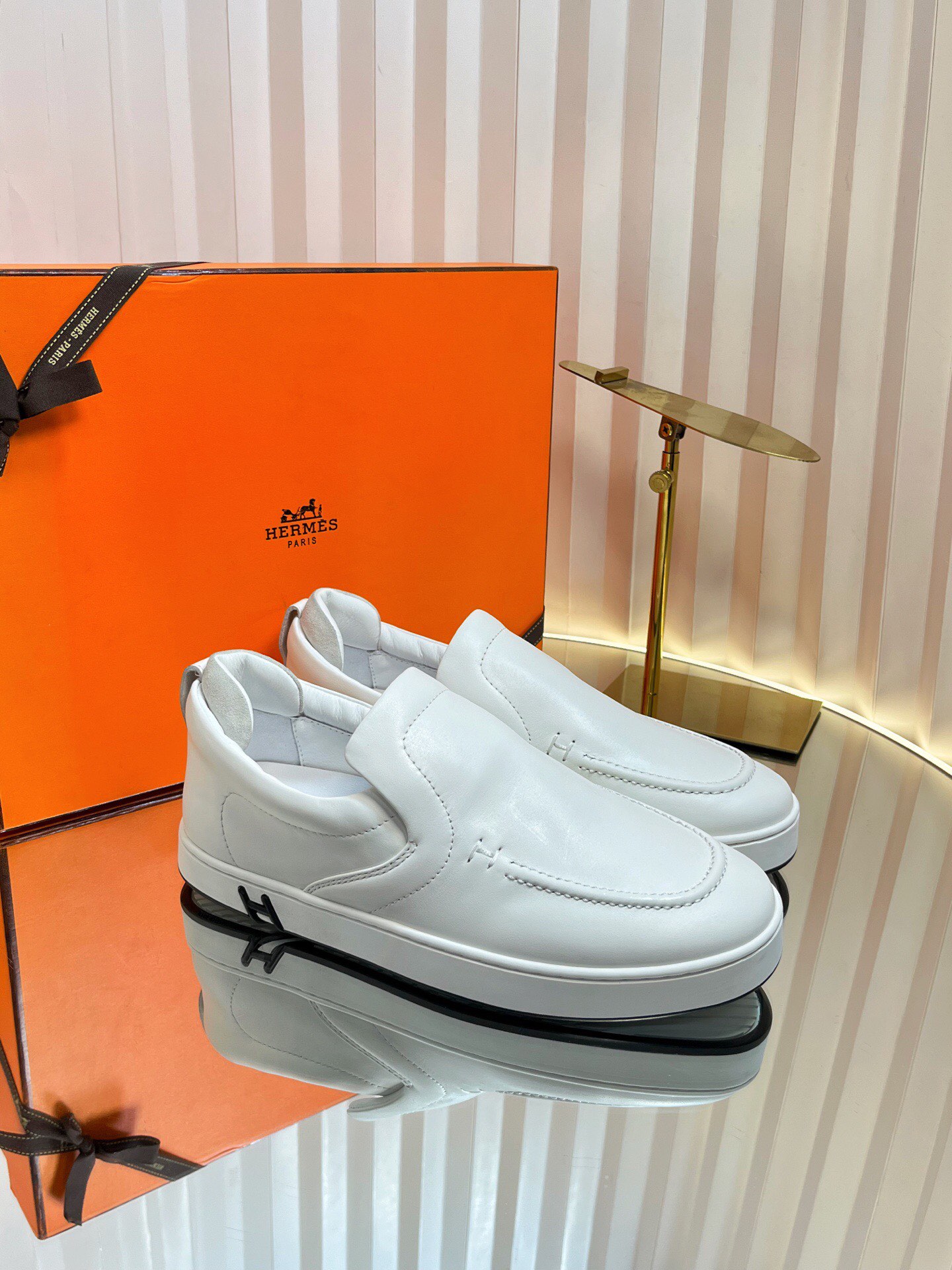 NO:386173,Women's style, men's style, 10 [Couple style] H home casual shoes, trendy and luxurious white shoes!  The lasted boots + British retro design, classic and beautiful!  The comic style of the small H connecting soles, simple and low-key# Fashion trend#casual versatile sneakers. Women's size 35-40 (41 custom made) Men's size 4044 (45, 46 custom made), casual shoes/sports shoes, boots, sneakers19860909女款 男款10【情侣款】H家休闲板鞋 潮款高奢小白鞋！经楦靴型+英伦复古设计,经典耐看！小H连接鞋底的漫画风,简约低调# 时尚潮流#休闲百搭运动鞋. 女码35-40（41定做） 男码4044（45、46定做）,休闲鞋/运动鞋,boots,sneakers,Women's Shoes