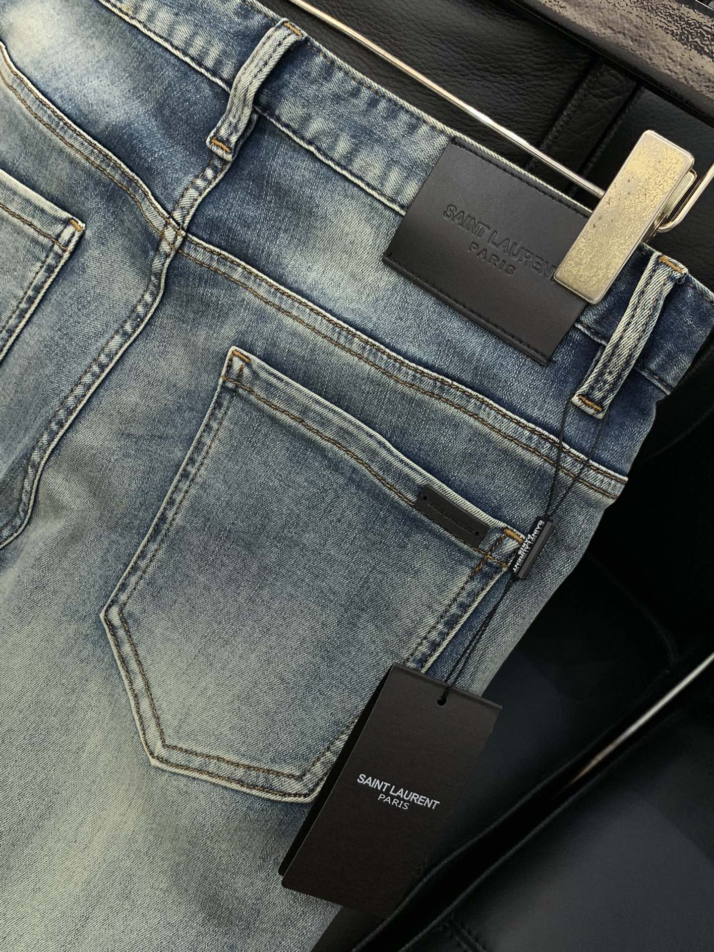 “Saint Laurent Spring 2025 Collection: Premium Water-Washed Jeans with Unique Designs” - 图片 7