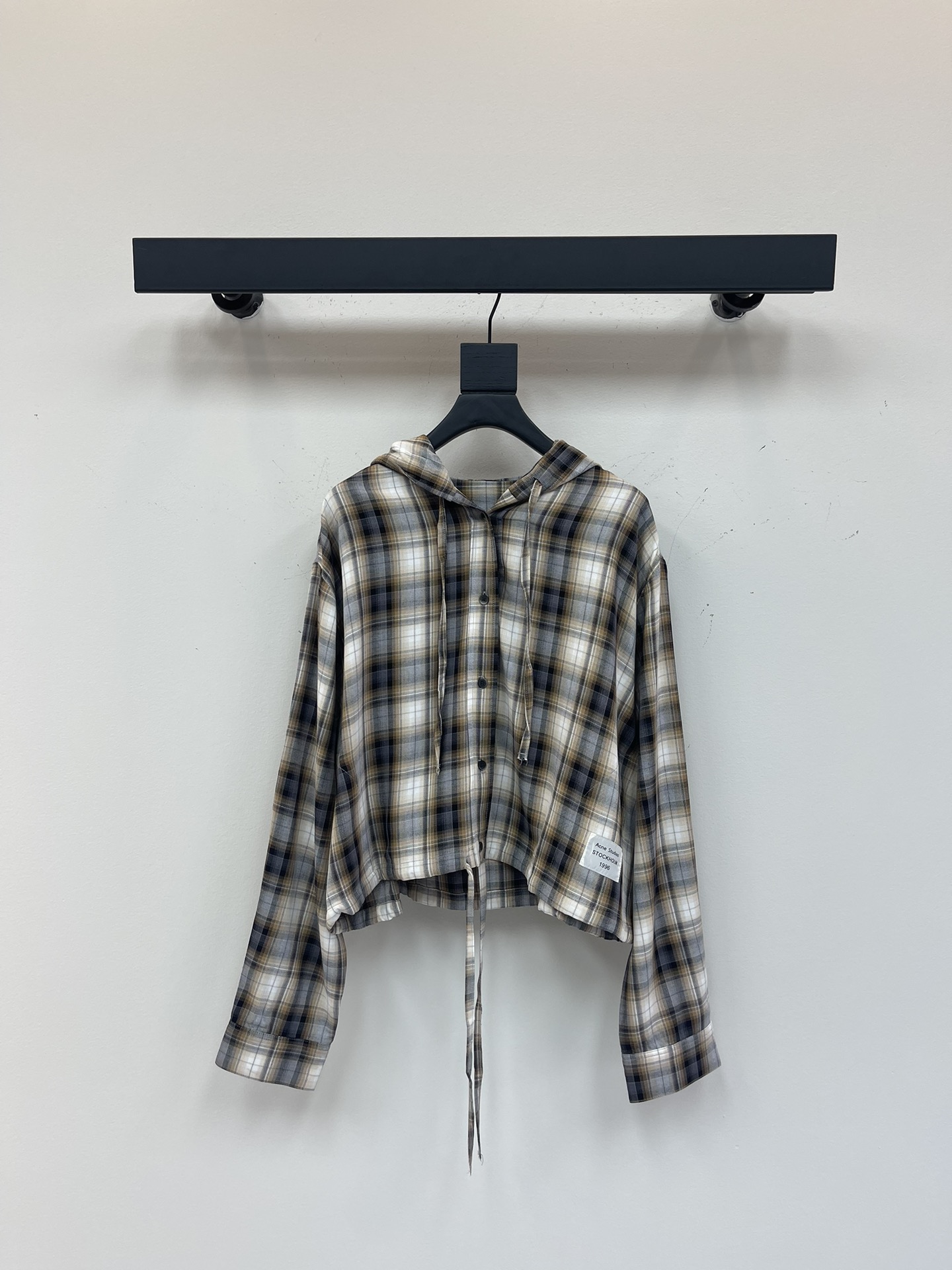 NO:411790,Acne*25 new hooded woven plaid shirt, drawstring hem, versatile and high-end color, custom style, good inclusiveness, full of high-end and casualness, visual feast, versatile items that must be bought in all seasons, customized fabrics, full of casual style, goddess must be a magical tool!  The style is versatile and not picky. It stretches the line proportions and makes the upper body beautiful!  Workmanship quality depends on details SML, acne studios,shirts,hats,alexander wang19860909Acne*25新款带帽色织格纹衬衫 抽绳下摆 颜色百搭高级 定制版型包容性好 尽显高级随意感 视觉盛宴 四季必入的百搭单品 订制面料,休闲范儿十足 女神必入神器！ 版型百搭不挑人 拉长线条比例 上身美的不要不要的！ 做工品质看细节 SML,,acne studios,shirts,hats,alexander wang,Women's clothing