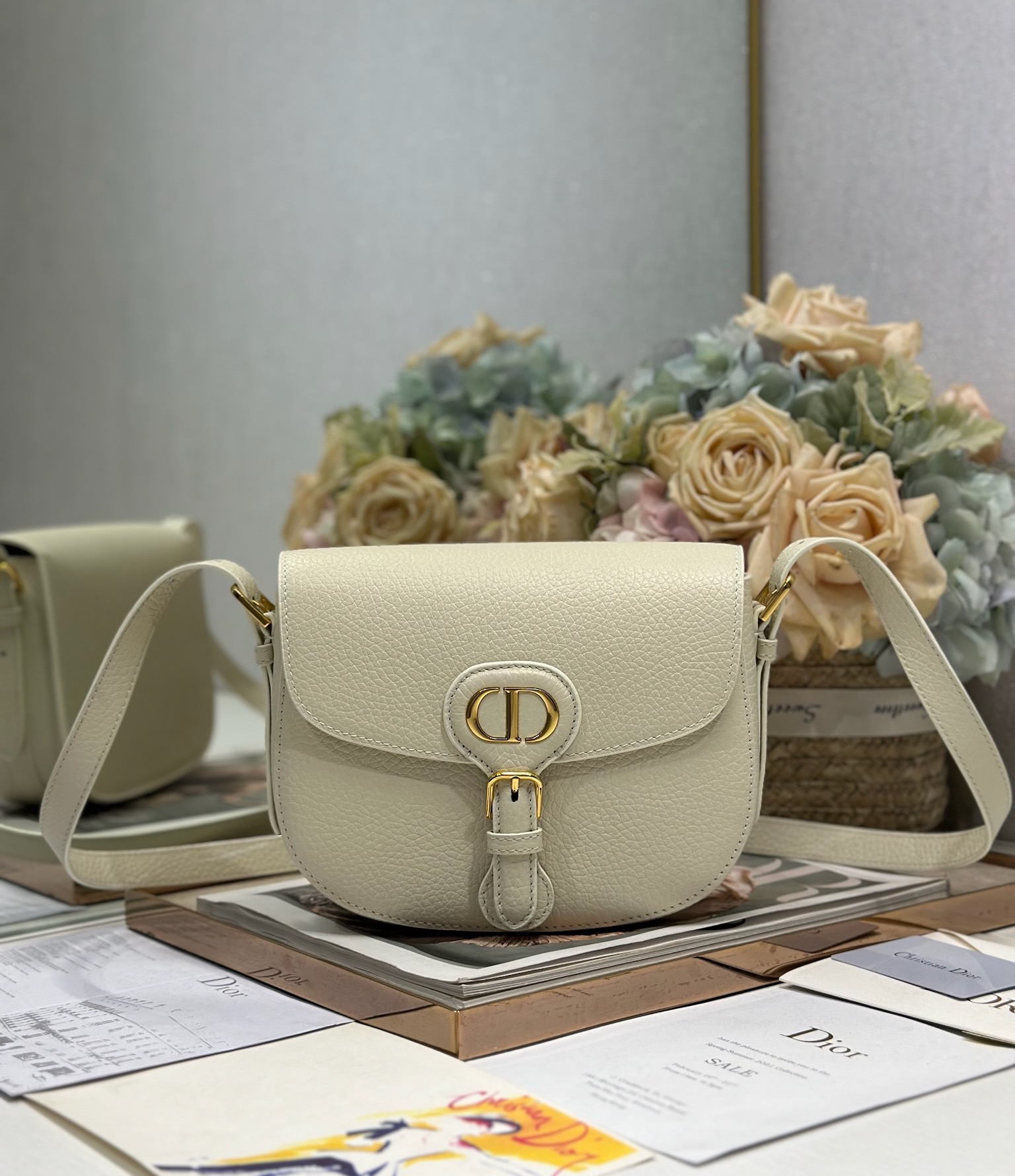 Dior Bobby Medium Bag White Grained Calfskin Elegant Handbag Shoulder Bag 2 i1747735301 4029 0