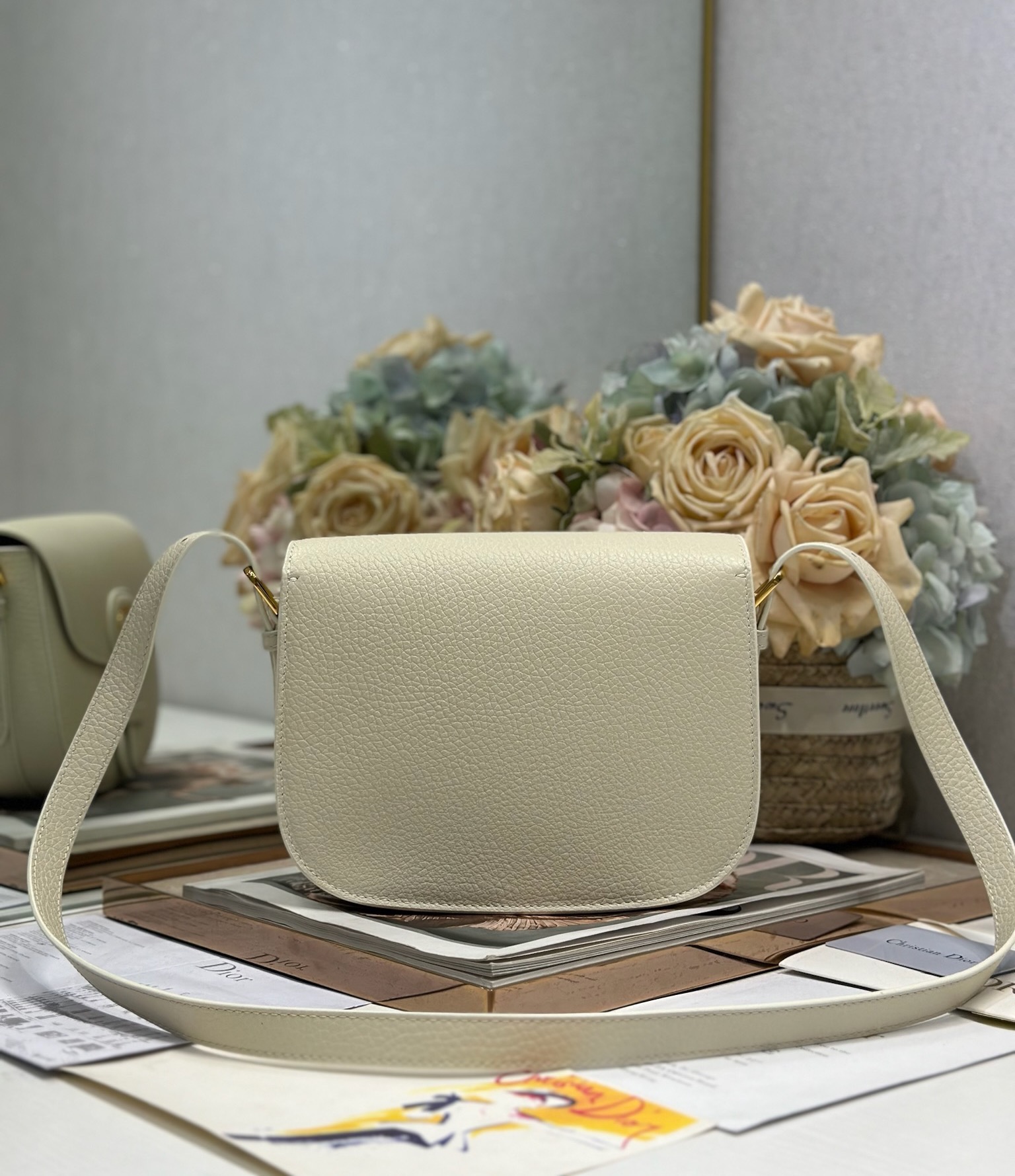 Dior Bobby Medium Bag White Grained Calfskin Elegant Handbag Shoulder Bag 6 i1747735301 5125 4