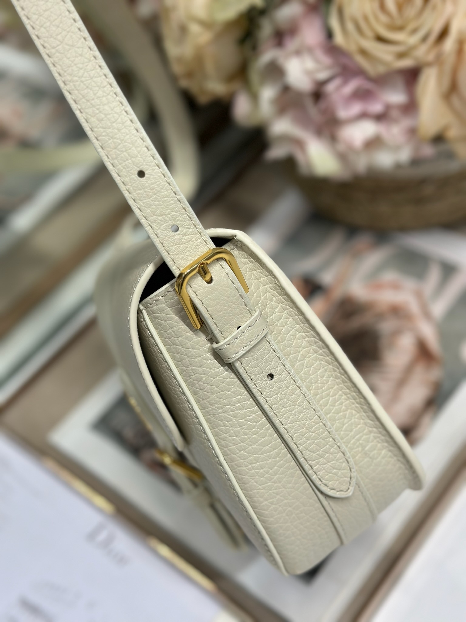 Dior Bobby Medium Bag White Grained Calfskin Elegant Handbag Shoulder Bag 5 i1747735301 9137 3