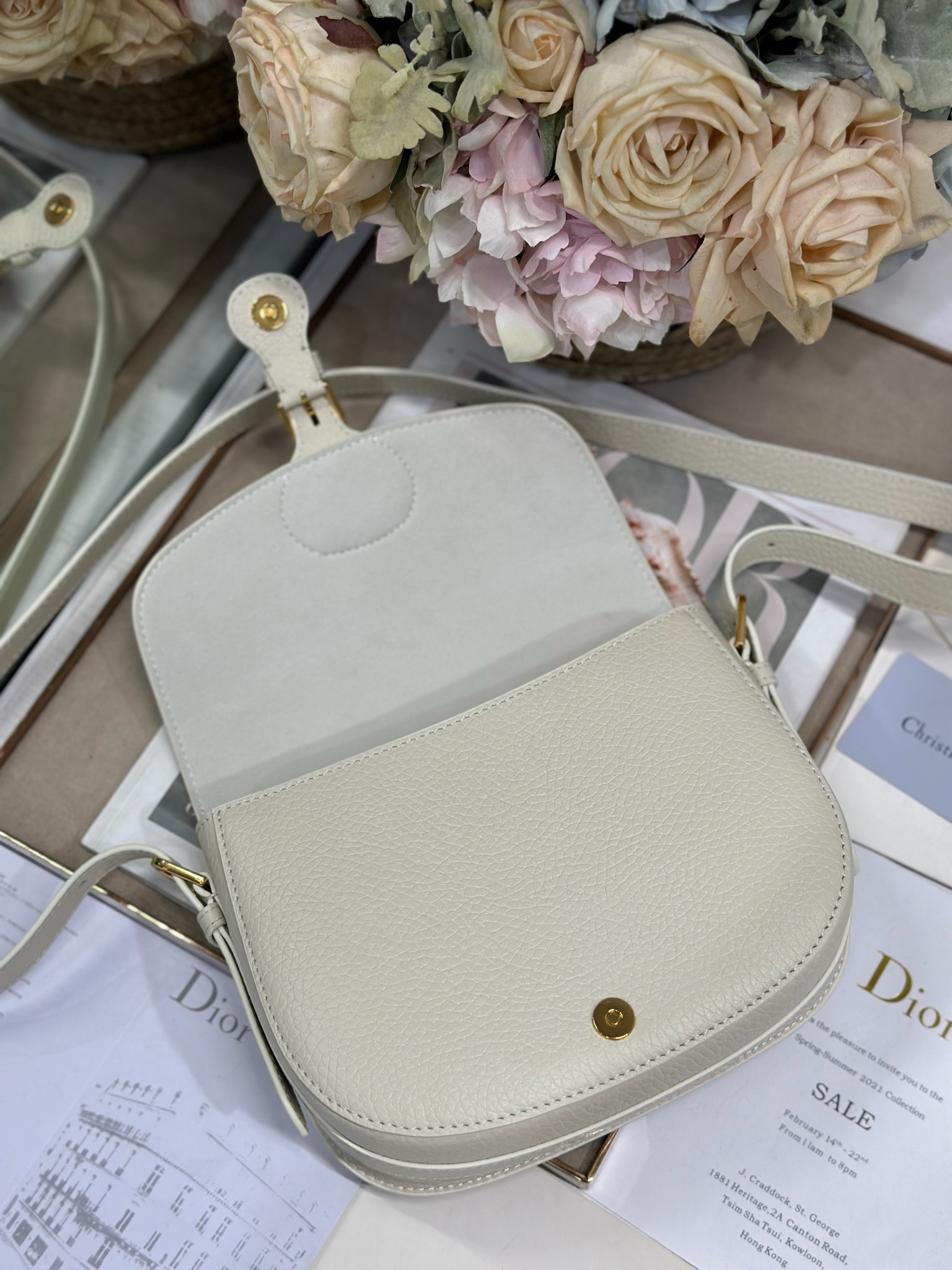 Dior Bobby Medium Bag White Grained Calfskin Elegant Handbag Shoulder Bag 8 i1747740098 6390 0