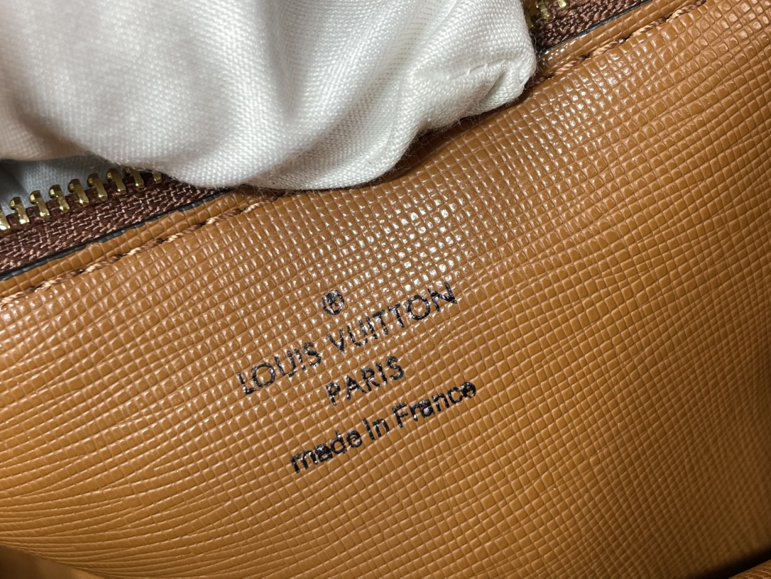 Louis Vuitton Monogram 斜挎包lv,包 9