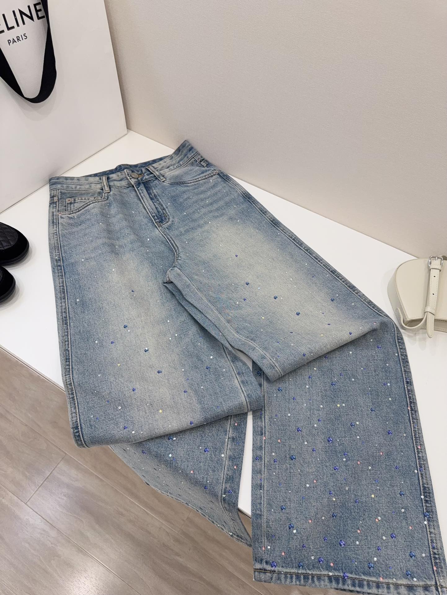 NO:415005,A pair of pants that are worth buying!  Very heavy industry, so the price is small!  !  ORTA fabric imported from Türkiye + Swarovski rhinestones The colored diamonds on them are all digitally printed, so there is no need to worry about falling off at all~ Swarovski's real diamond + digitally printed design is simply bulingbuling!  !  ,swarovski,alexander wang19860909非常值得你入手的一条裤子！ 很重工,所以价格小贵！！ 土耳其进口的ORTA 面料＋ 施华洛世奇水钻 上面的彩色钻都是数码印花,所以完全不用担心会掉～施华洛世奇的真钻＋ 数码印花的设计 简直bulingbuling闪到爆！！,,swarovski,alexander wang,Women's clothing