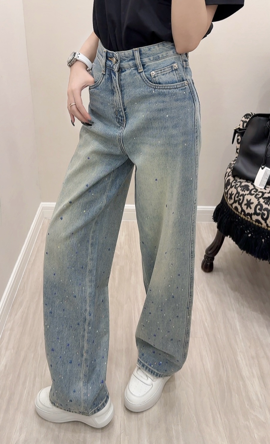 NO:415013,This is the lengthening ratio!  !  This colorful dopamine color is very suitable for wearing in spring and summer, as if it has sprinkled the Milky Way on the denim!  !  ,alexander wang19860909拉长比例就靠这条！！ 这种彩色的多巴胺色系在春夏穿超合适 好像把银河系洒落在牛仔上了！！,,alexander wang,Women's clothing