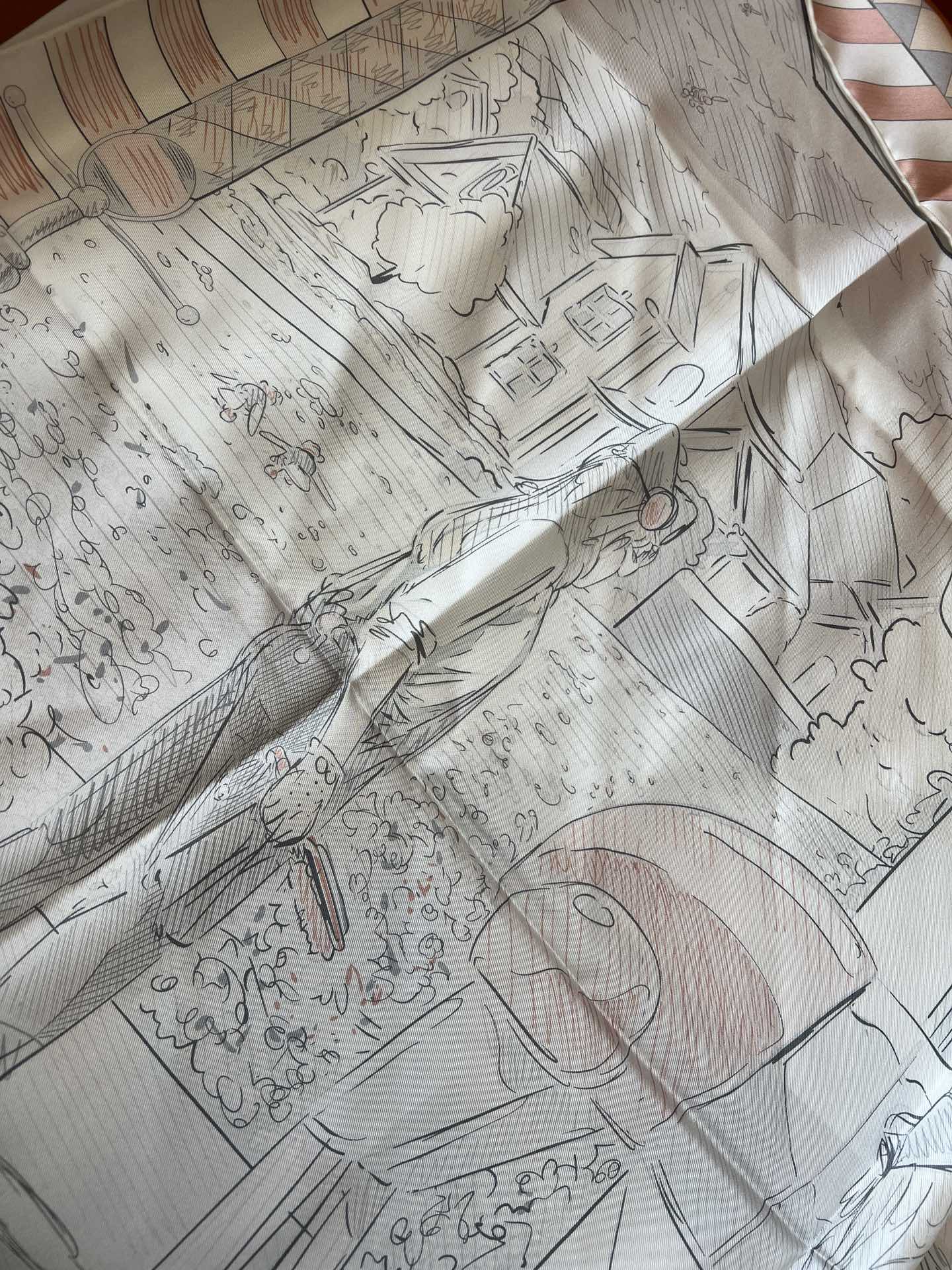 价格：（不含包装）
Hermès “小马驿站”90双面方巾
探索这款别具一格、双面可戴的两用方巾。通过创