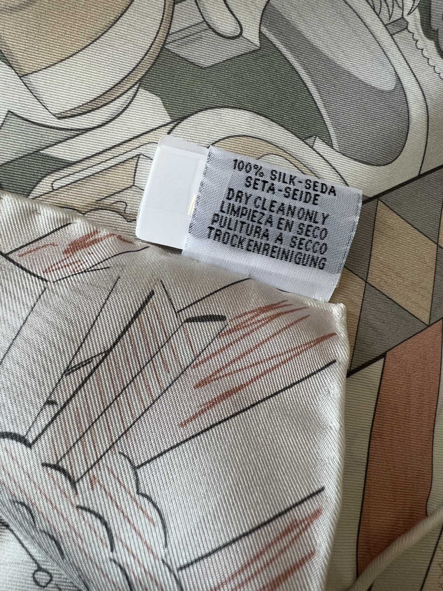 [Hermès Scarves]