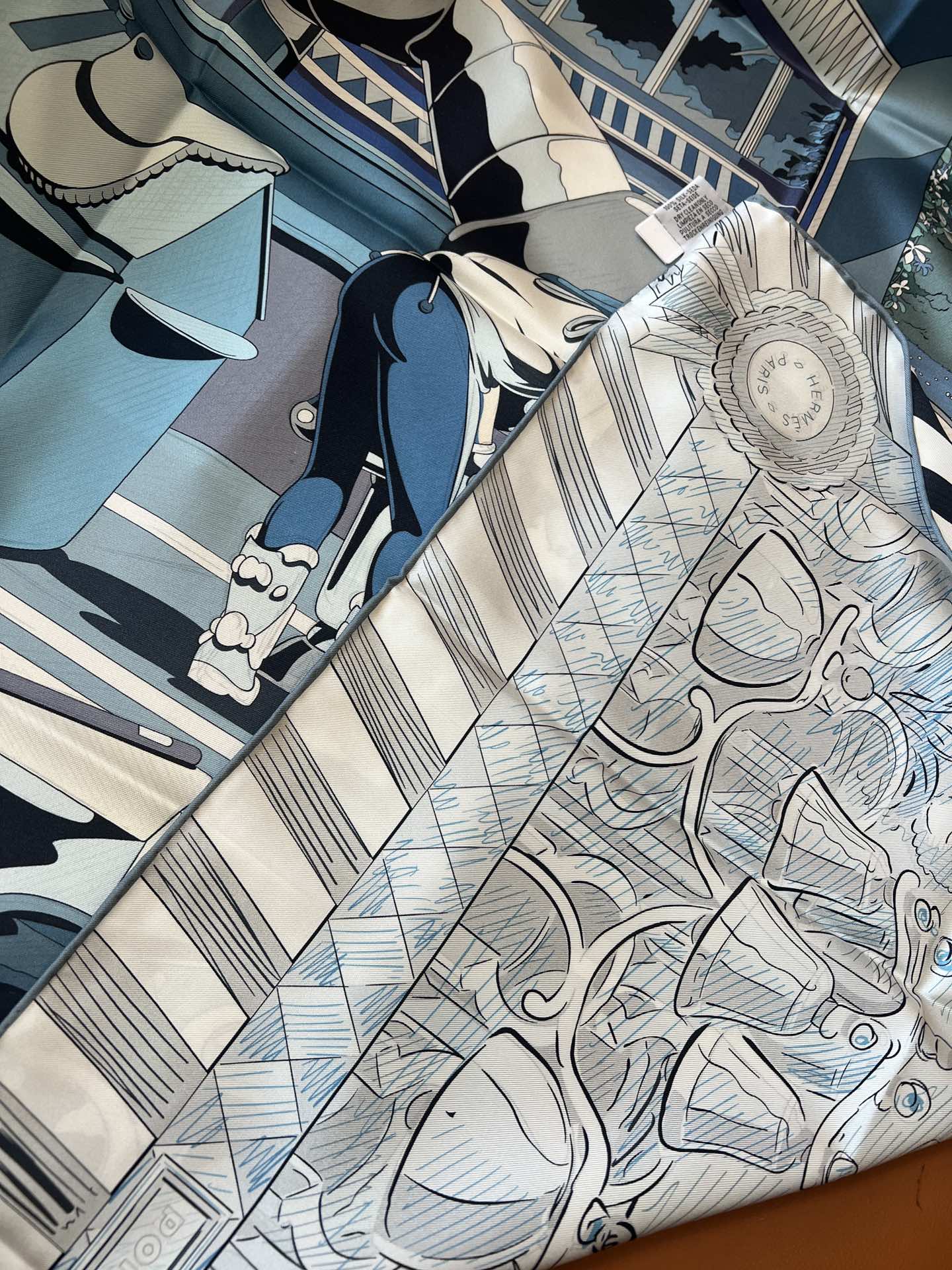 价格：（不含包装）
Hermès “小马驿站”90双面方巾
探索这款别具一格、双面可戴的两用方巾。通过创