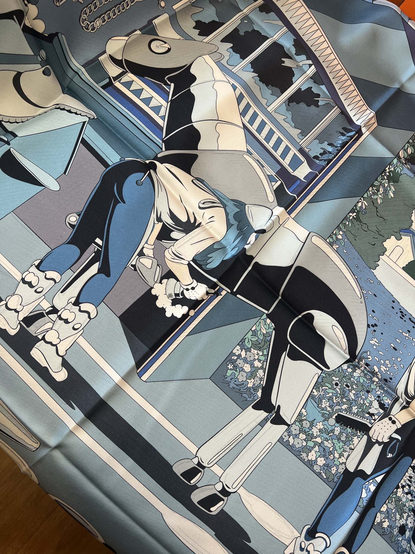 价格：（不含包装）
Hermès “小马驿站”90双面方巾
探索这款别具一格、双面可戴的两用方巾。通过创
