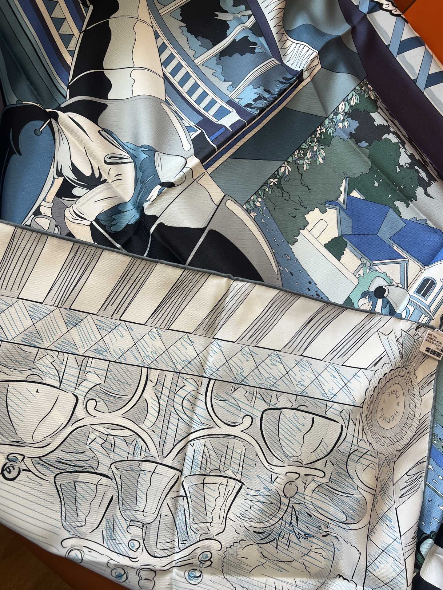 价格：（不含包装）
Hermès “小马驿站”90双面方巾
探索这款别具一格、双面可戴的两用方巾。通过创