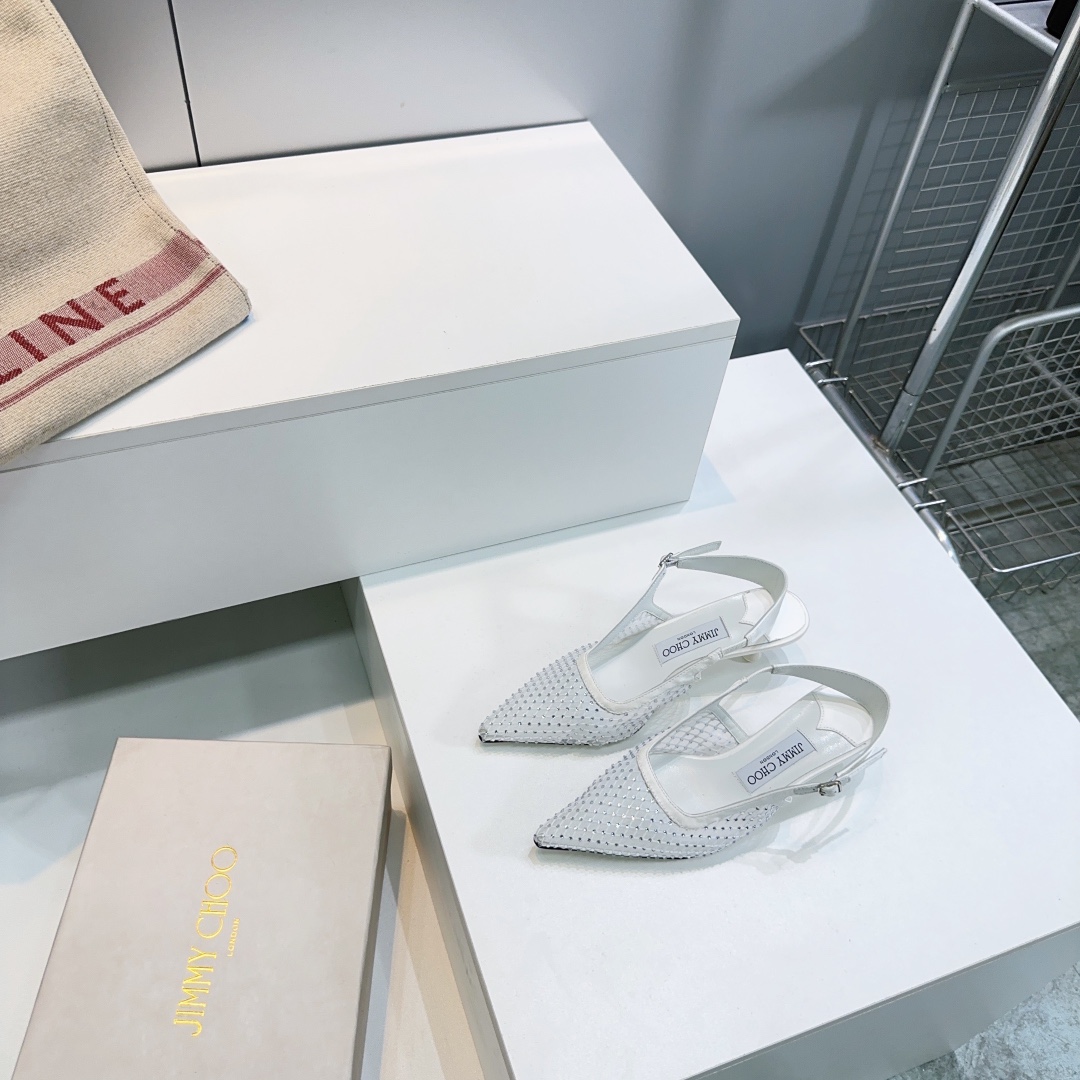 NO:405347,High quality!  Top quality Jimmy Choo｜Zhou Yangjie's new spring and summer 25 new mesh hot diamond pointed kitten heel empty sandals!  Jc classic crystal hot diamond mesh high heels, a super fairy style!  It's so beautiful that it's super flash and expensive Swarovski crystal diamond bling bling drip... The upper is a super invincible goddess style. The upper is imported mesh/Swarovski crystal diamond. The upper is original mesh and iron diamond. The inner foot is full sheepskin. Italian imported cowhide. Heel height: 5.5cm. Size: 35-42 (40/41/42 is not returned or exchanged) with original packaging, sandals, jimmy choo, swarovski, sandals, high heels, cowhide, sheepskin19860909高品质！顶级品质Jimmy Choo｜周仰杰25春夏新品网纱烫钻尖头小猫跟后空凉鞋！Jc经典水晶烫钻网纱高跟鞋 超级仙的一款啊！美得让人窒息 超闪昂贵施华洛世奇水晶钻 bling bling滴.. 上脚超级无敌女神范 鞋面采用进口网纱/施华洛世奇水晶钻 鞋面采用原版网纱烫钻 内里垫脚全羊皮 意大利进口牛皮大底 跟高:5.5cm 码数:35-42（ 40/41/42定不退换） 配原版包装,凉鞋,jimmy choo,swarovski,sandals,high heels,cowhide,sheepskin,Women's Shoes