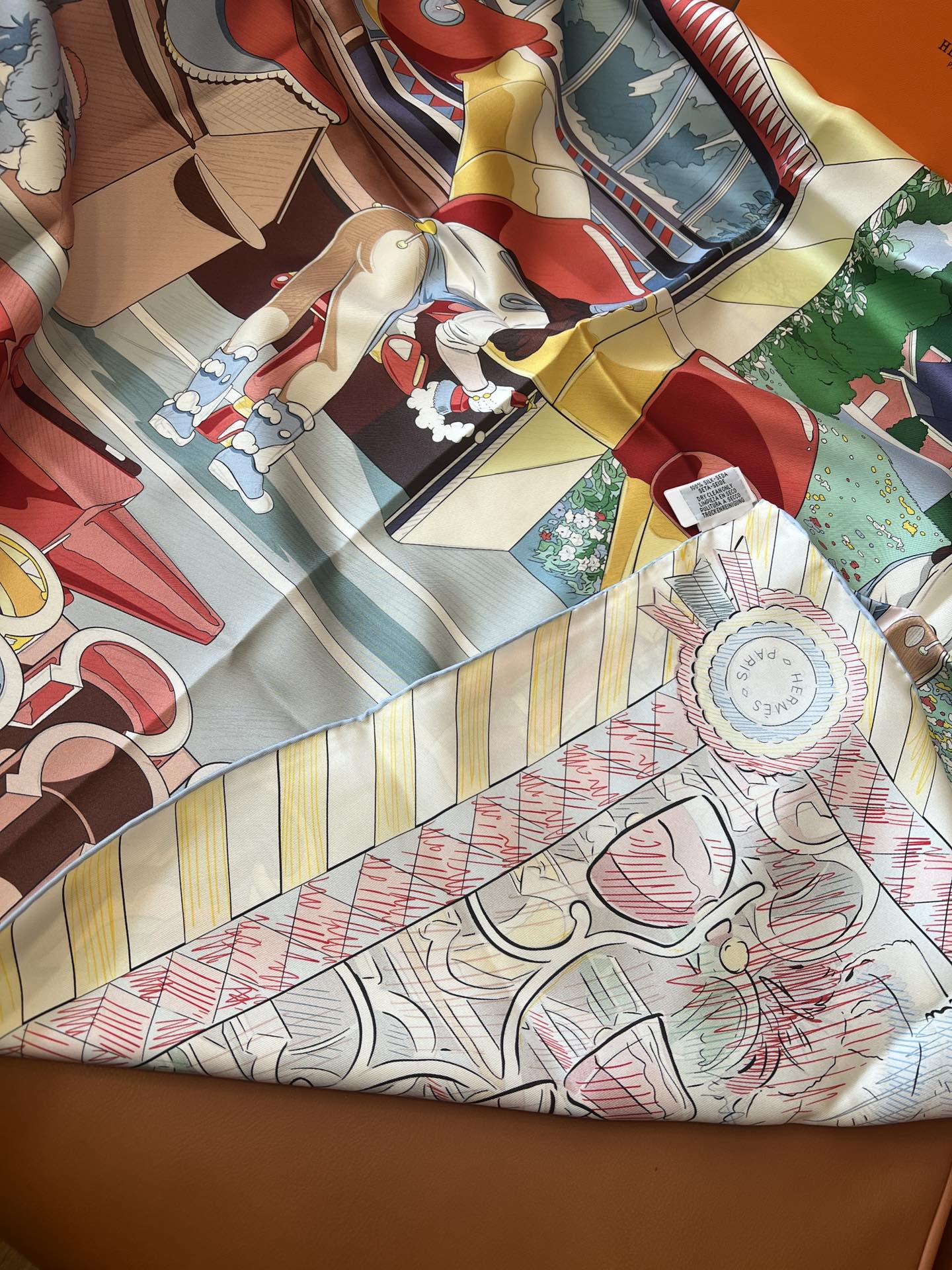 价格：（不含包装）
Hermès “小马驿站”90双面方巾
探索这款别具一格、双面可戴的两用方巾。通过创