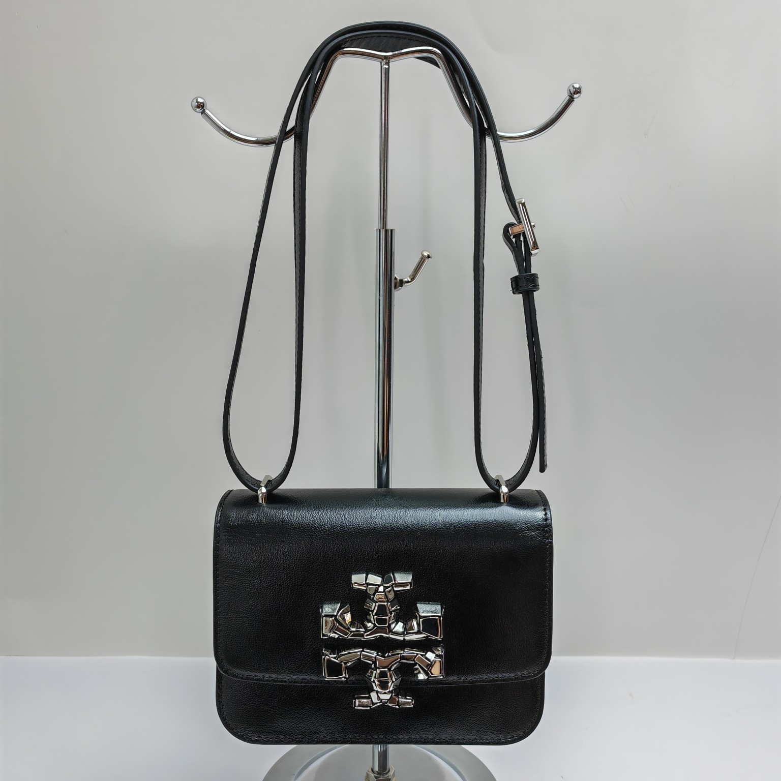 Tory Burch ～426# 包款全新设计光滑金属饰件 头层牛皮 尽显盒子包的简约线条 工艺精湛 轻松携带