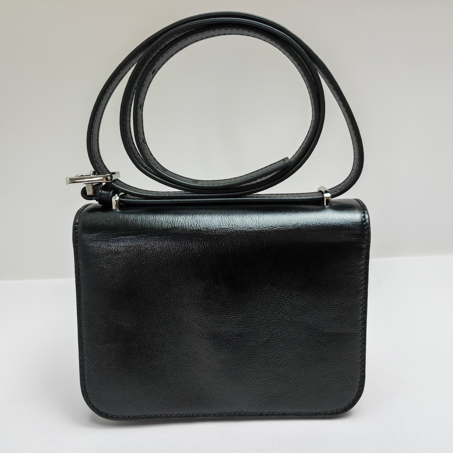 Tory Burch ～426# 包款全新设计光滑金属饰件 头层牛皮 尽显盒子包的简约线条 工艺精湛 轻松携带