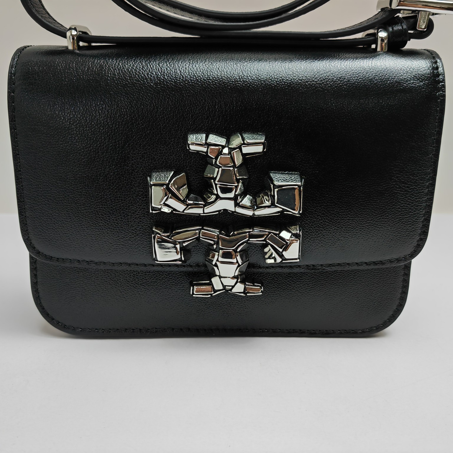 Tory Burch ～426# 包款全新设计光滑金属饰件 头层牛皮 尽显盒子包的简约线条 工艺精湛 轻松携带