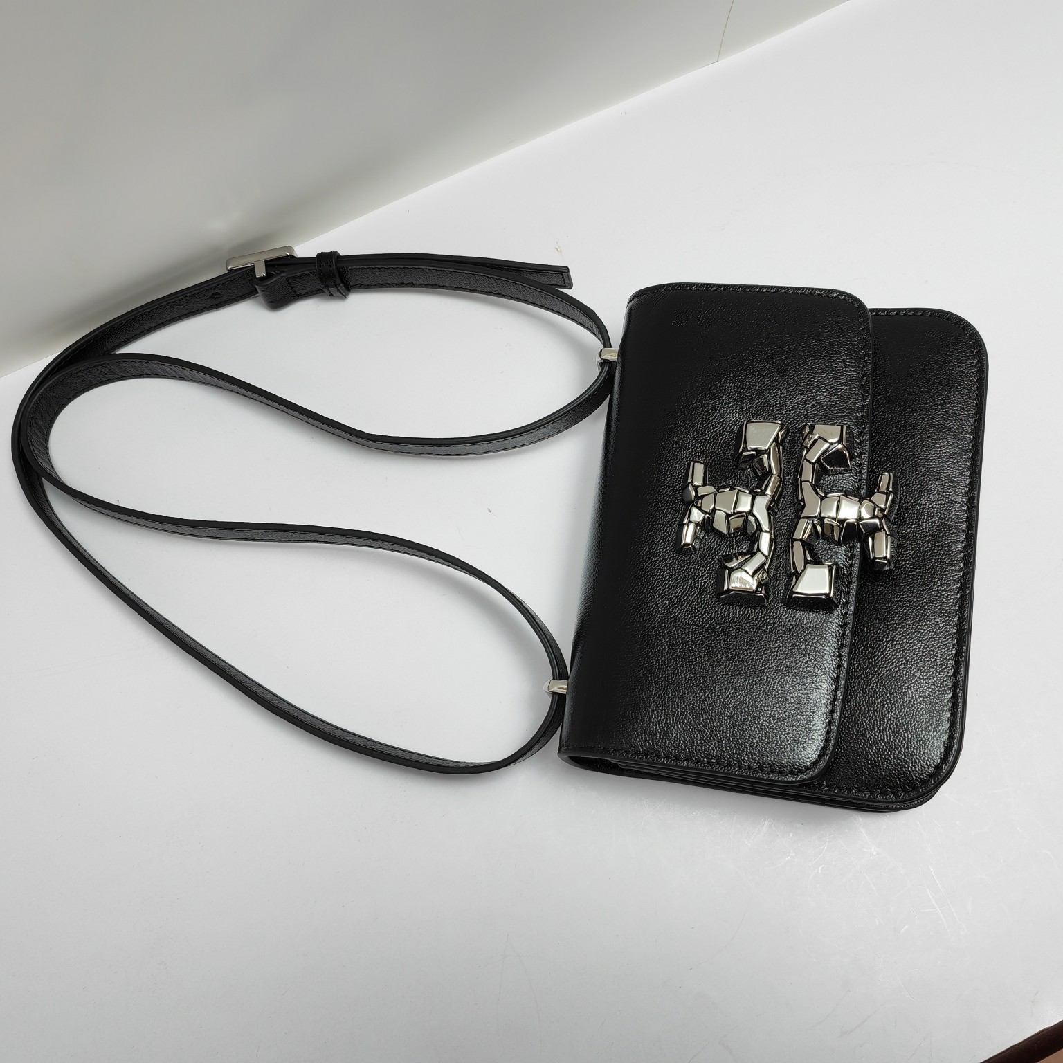 Tory Burch ～426# 包款全新设计光滑金属饰件 头层牛皮 尽显盒子包的简约线条 工艺精湛 轻松携带