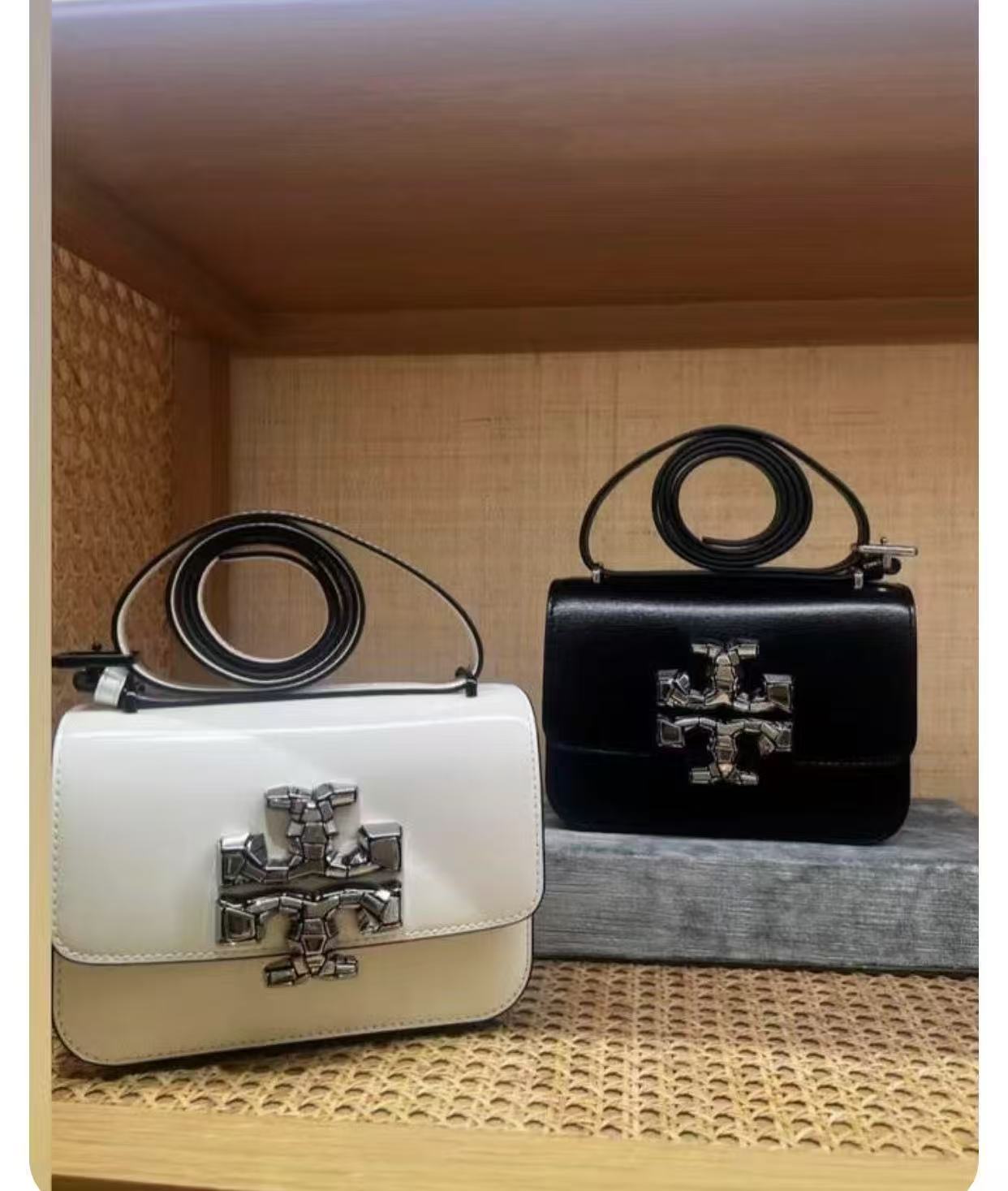 Tory Burch ～426# 包款全新设计光滑金属饰件 开边珠材质的 尽显盒子包的简约线条 工艺精湛