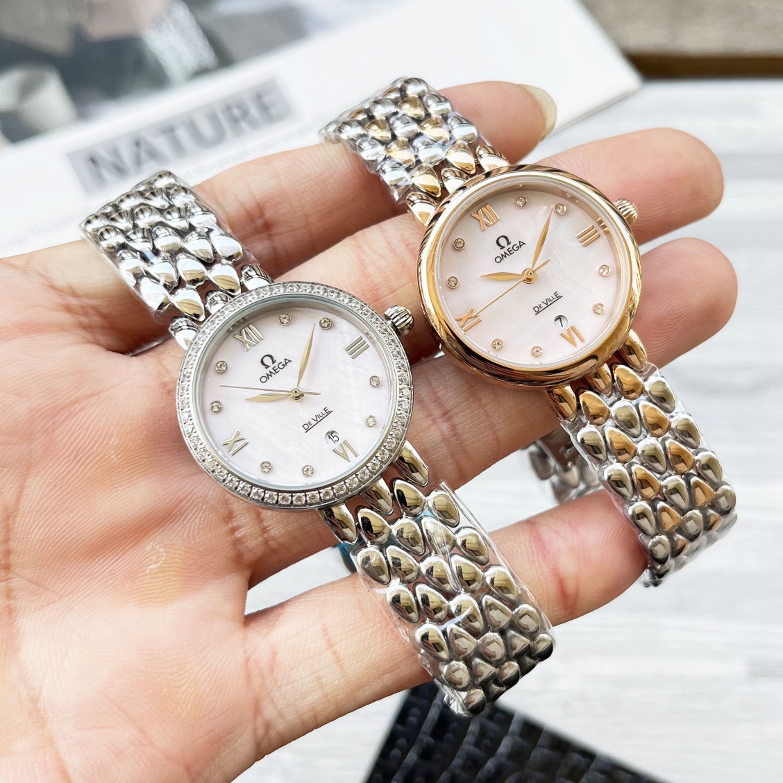 NO:336709,White rose gold diamond circle [celebrating] [new design, classic hot sale] Omega Women's watch imported quartz movement, Fritillar dial, sapphire mirror, size 26mm [celebrating] 316L stainless steel case, stainless steel strap, fashion style, elegant temperament,,omega19860909白玫瑰金钻圈[庆祝]【全新设计 经典热卖】欧米茄 女士腕表进口石英机芯 贝母表盘 蓝宝石镜面 尺寸26mm[庆祝]316L精钢表壳 精钢表带 时尚风格 优雅气质,,omega,Watch