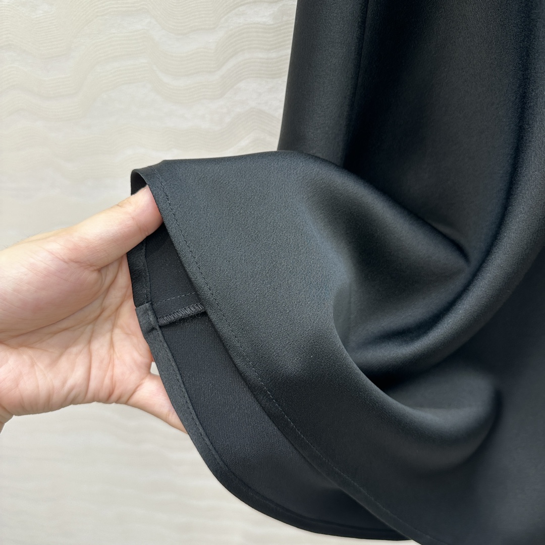 P644: High-Quality One-Size-Fits-All Female Suit with Elegant Design Details - 图片 8