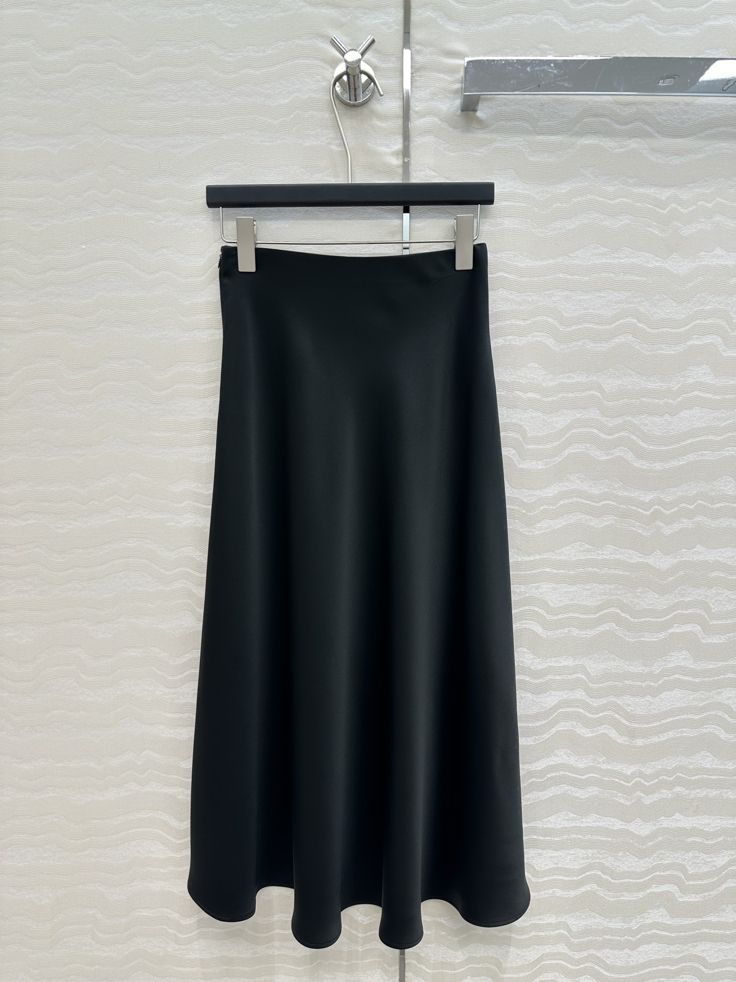 P644: High-Quality One-Size-Fits-All Female Suit with Elegant Design Details - 图片 9