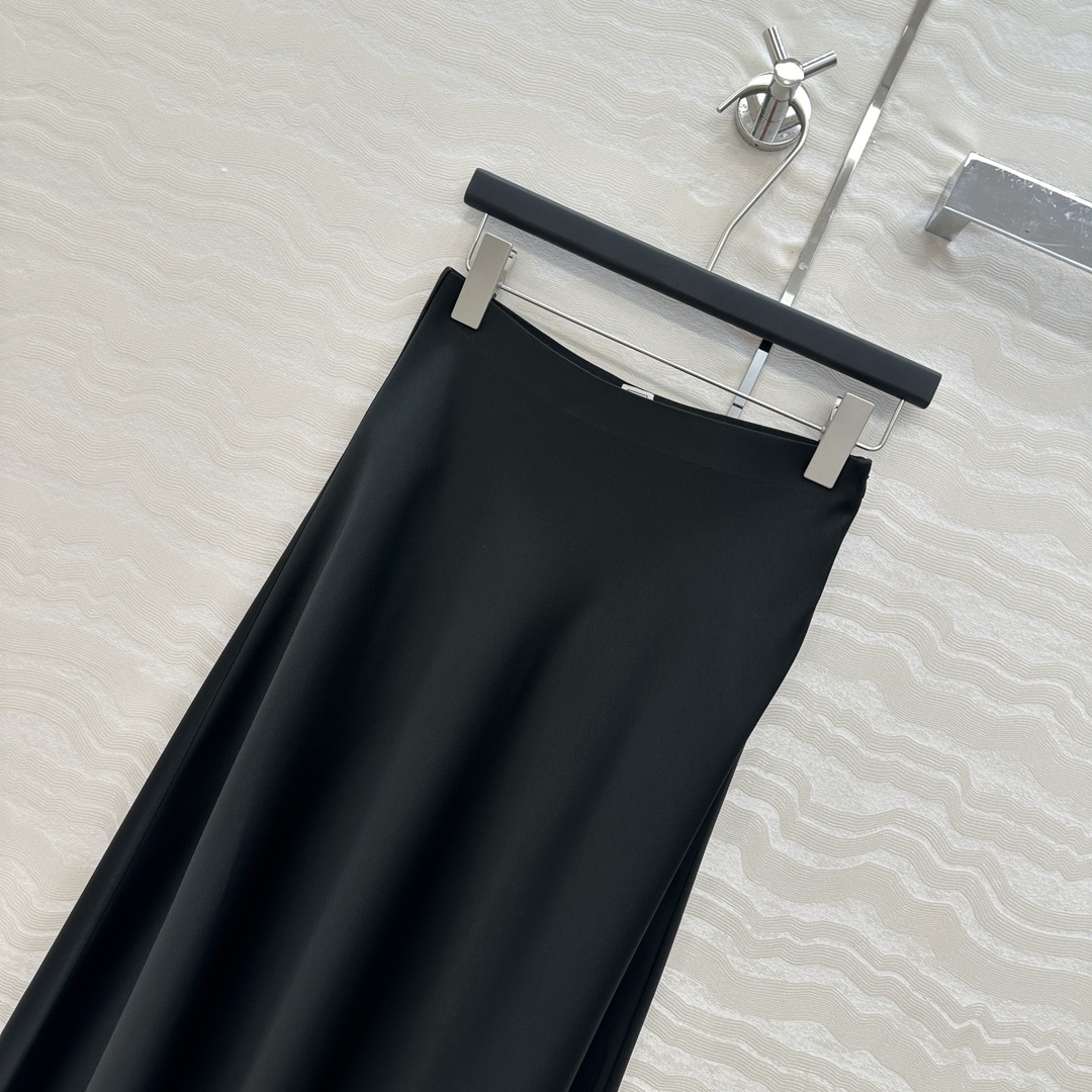 P644: High-Quality One-Size-Fits-All Female Suit with Elegant Design Details - 图片 2