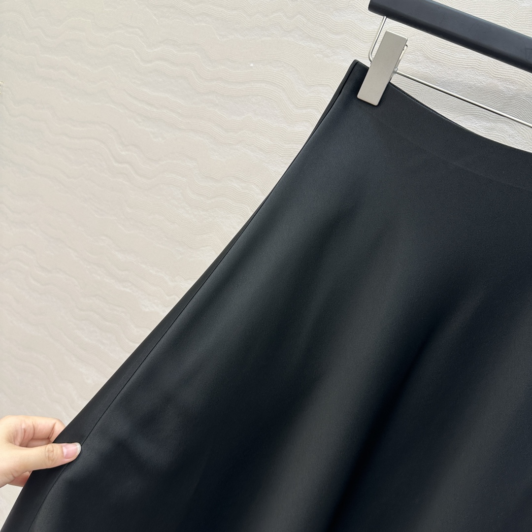 P644: High-Quality One-Size-Fits-All Female Suit with Elegant Design Details - 图片 3