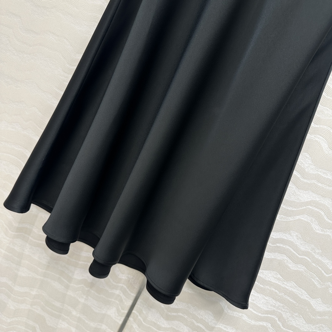 P644: High-Quality One-Size-Fits-All Female Suit with Elegant Design Details - 图片 6