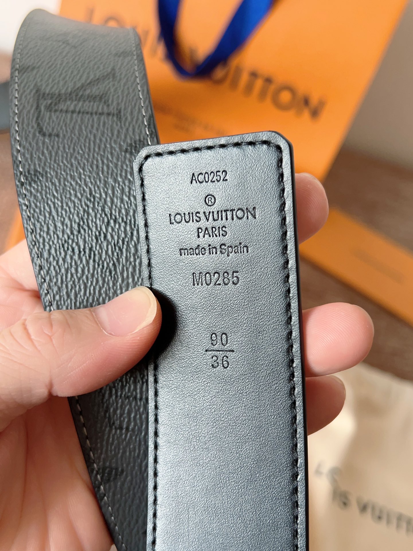 lv经典腰带配金属Logo，简约低调，但又时尚大气，不挑年龄，风格百搭。4.0