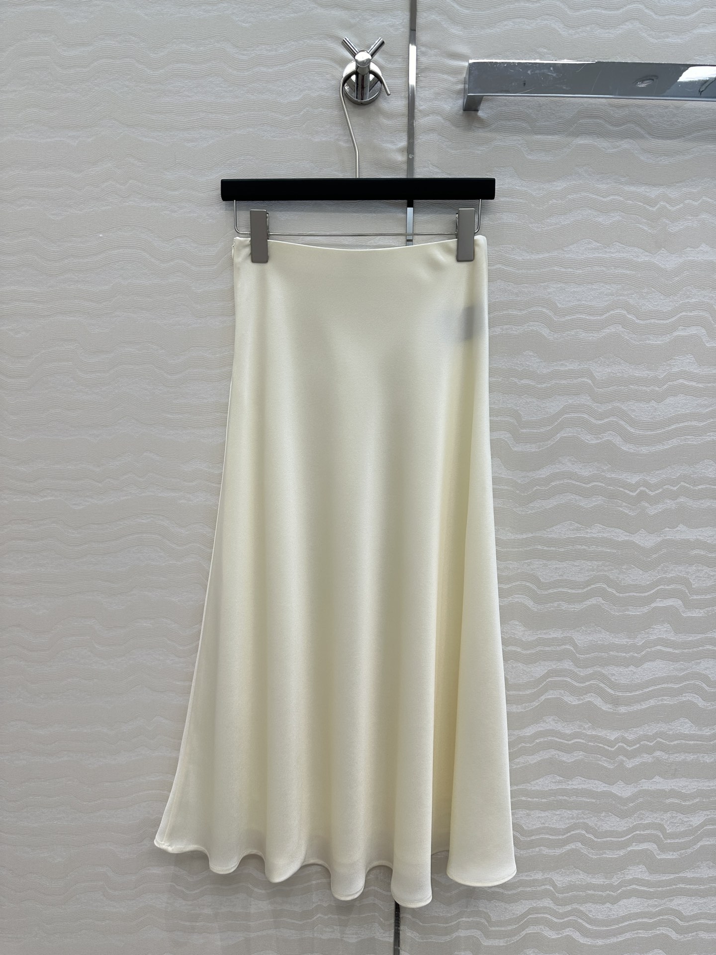 P644: High-Quality Female Suit with Unique Design and Imported Fabric - 图片 9